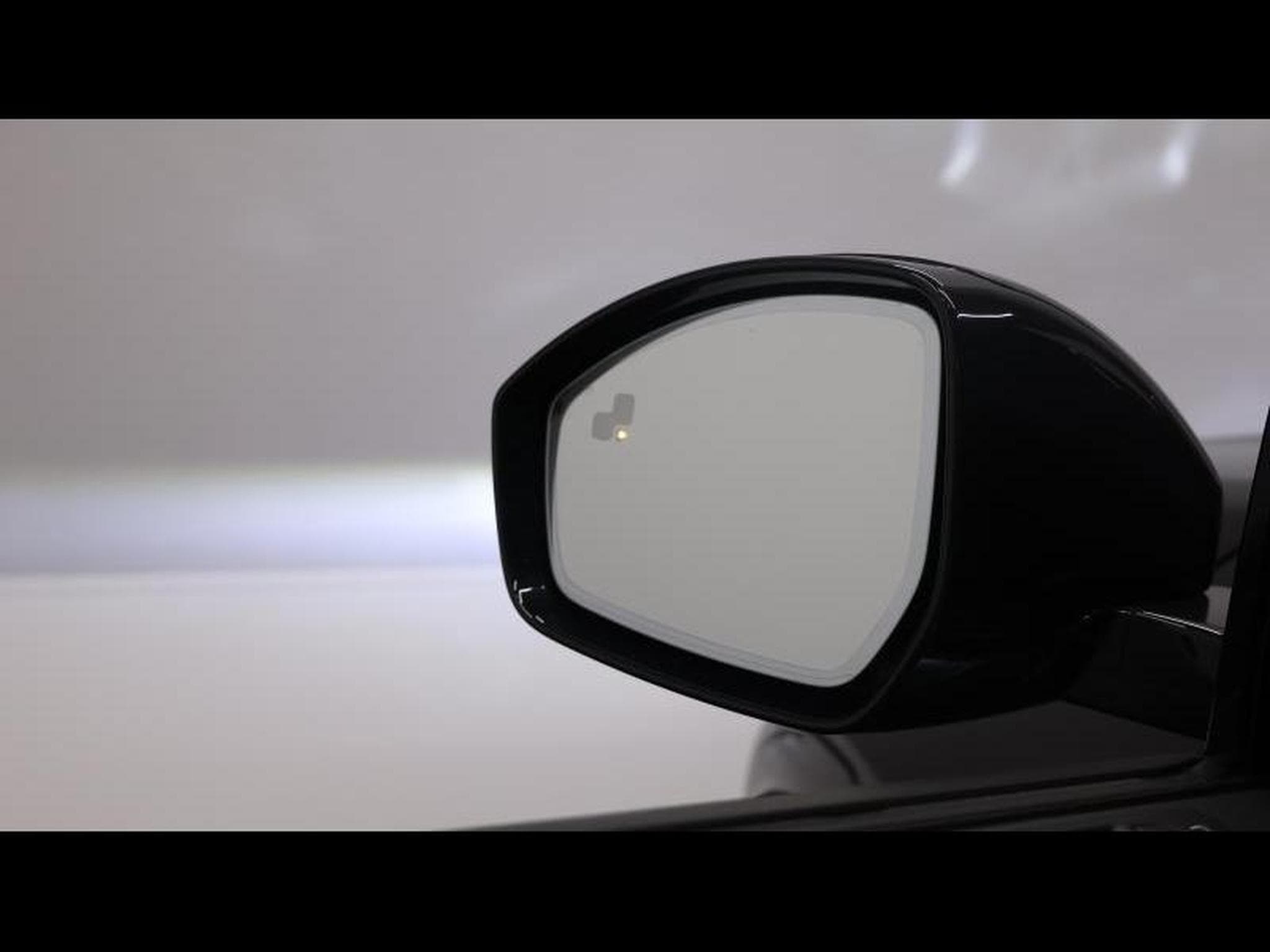 Land-Rover Discovery Sport P270e Dynamic SE AWD Auto (2025) - Photo 25