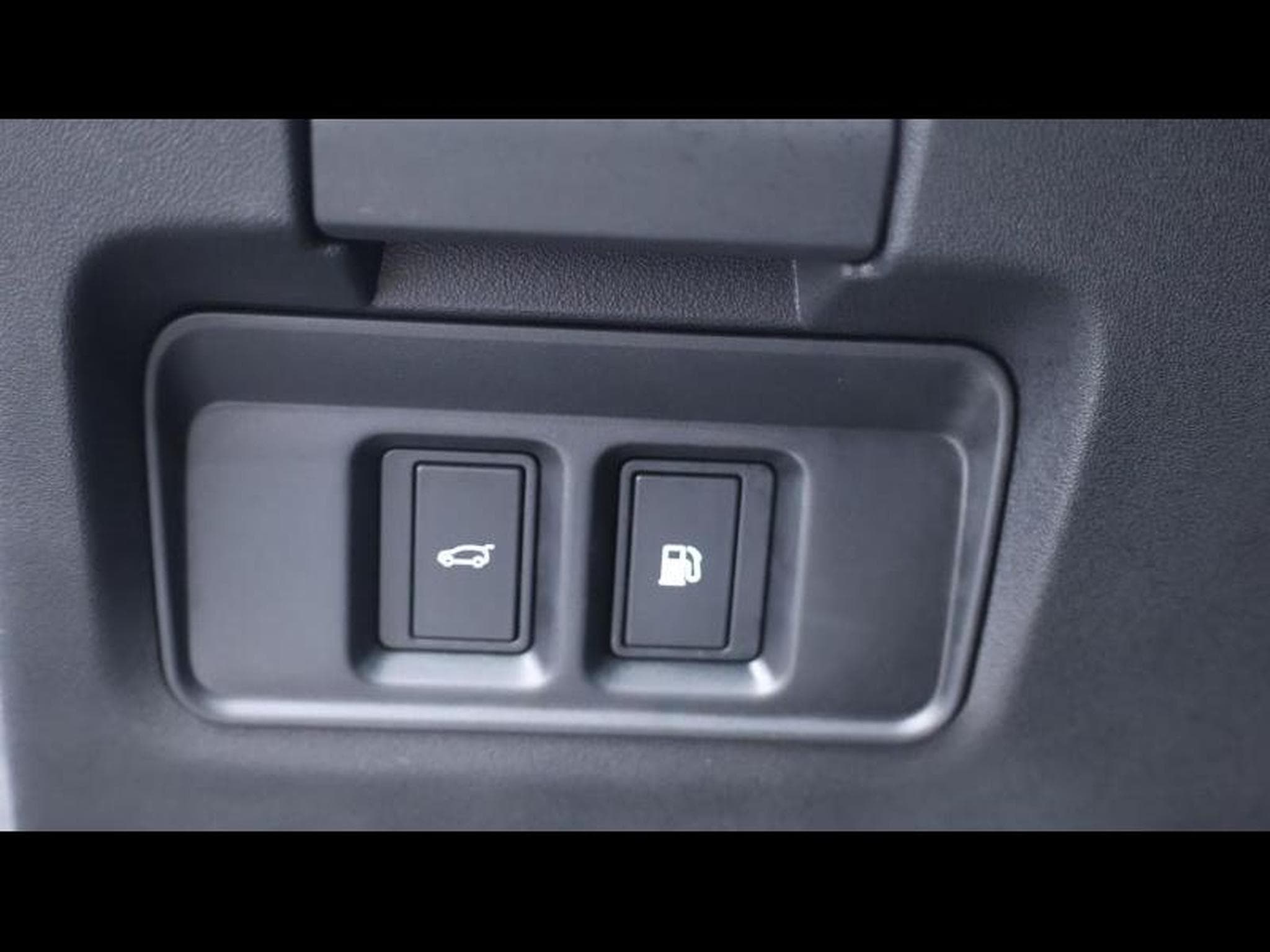 Land-Rover Discovery Sport P270e Dynamic SE AWD Auto (2025) - Photo 26