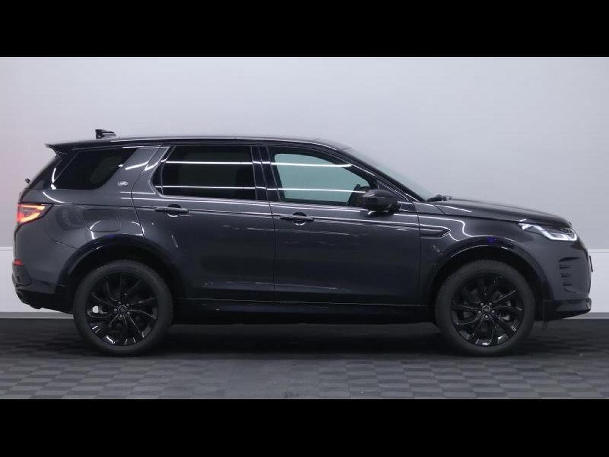 Land-Rover Discovery Sport P270e Dynamic SE AWD Auto (2025) - Photo 3