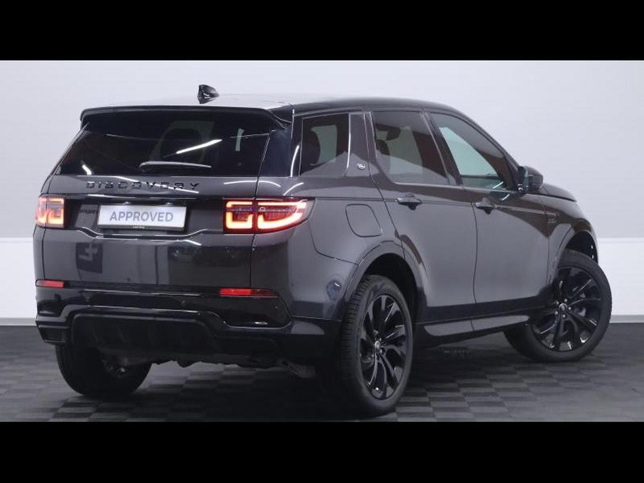 Land-Rover Discovery Sport P270e Dynamic SE AWD Auto (2025) - Photo 4