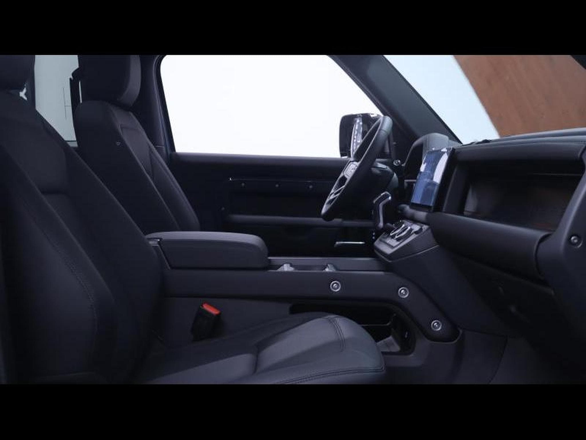 Land-Rover Defender 90 D200 X-Dynamic SE AWD Auto (2026) - Photo 10