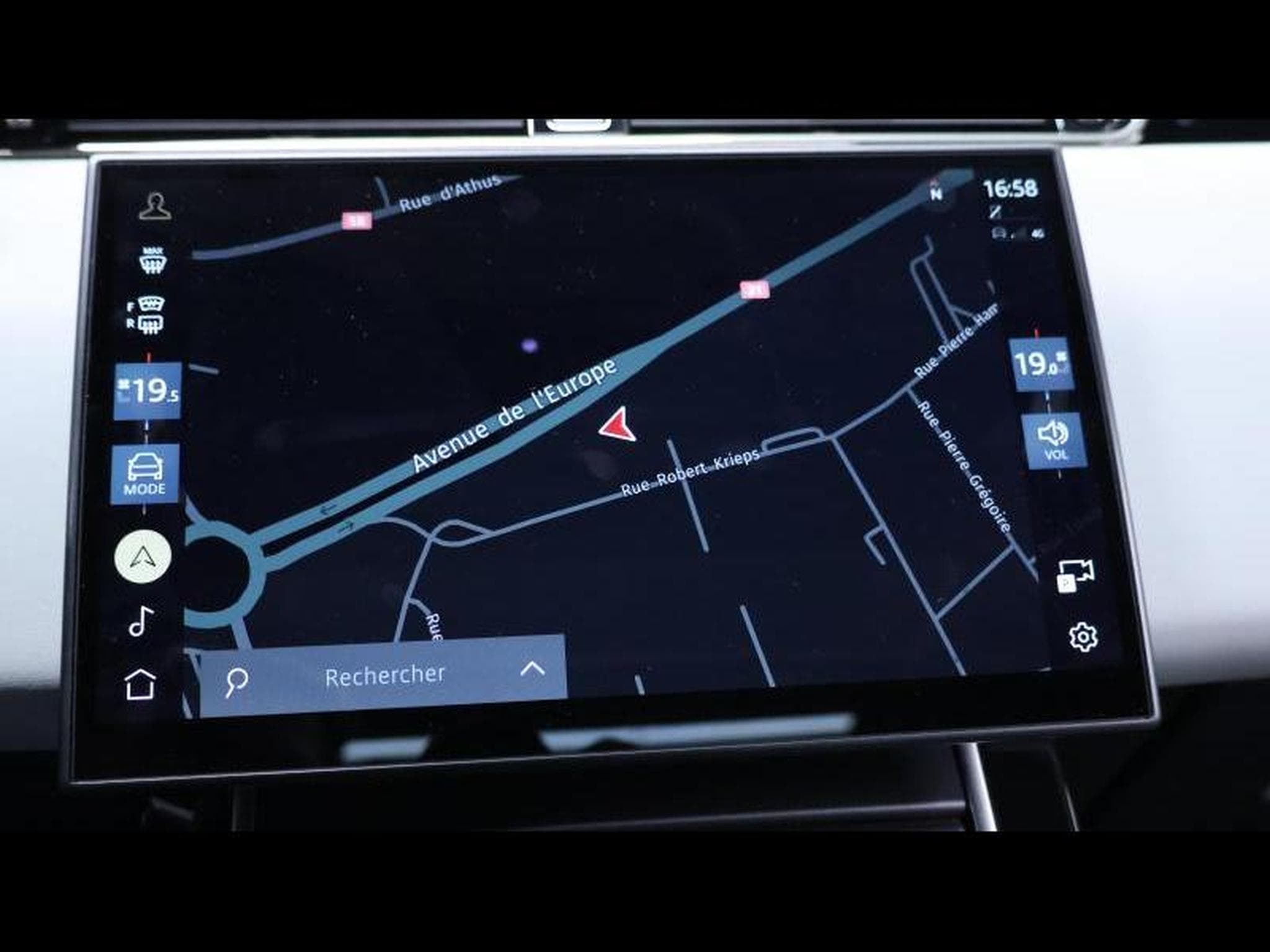 Land-Rover Range Rover Evoque D200 Dynamic SE AWD Auto (2025) - Photo 19
