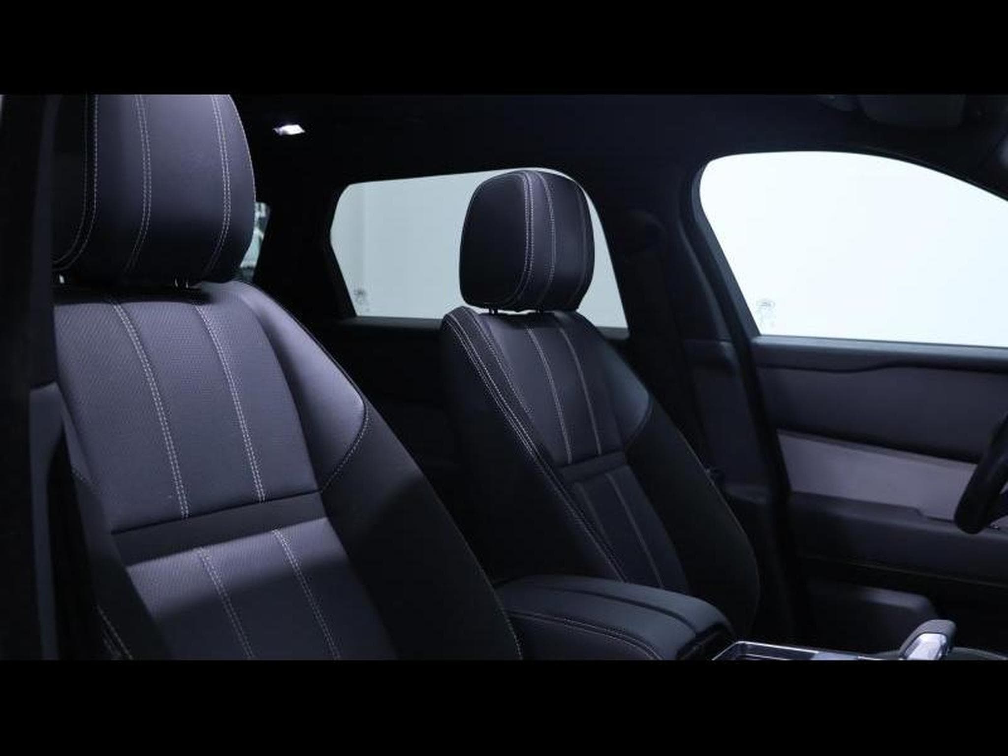 Land-Rover Range Rover Velar P250 R-Dynamic S AWD Auto (2022) - Photo 12