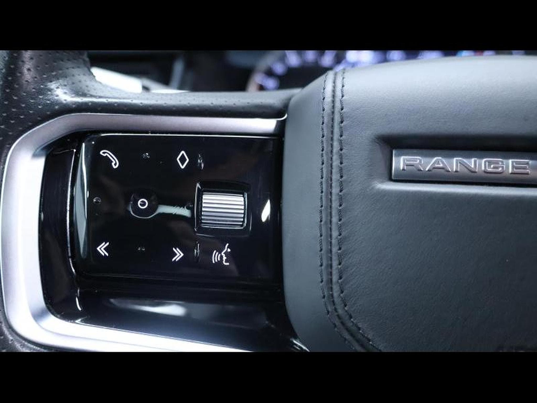 Land-Rover Range Rover Velar P250 R-Dynamic S AWD Auto (2022) - Photo 17