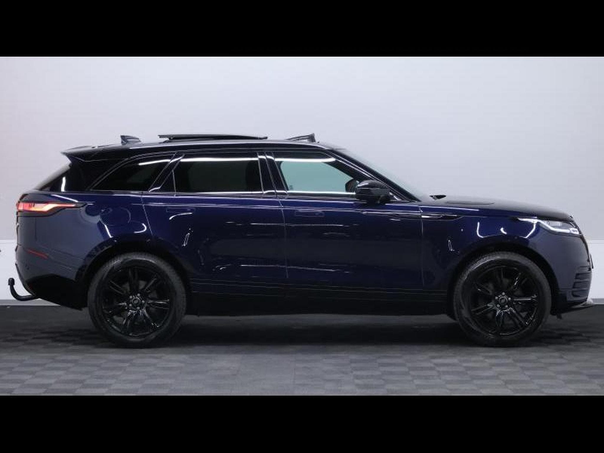 Land-Rover Range Rover Velar P250 R-Dynamic S AWD Auto (2022) - Photo 4