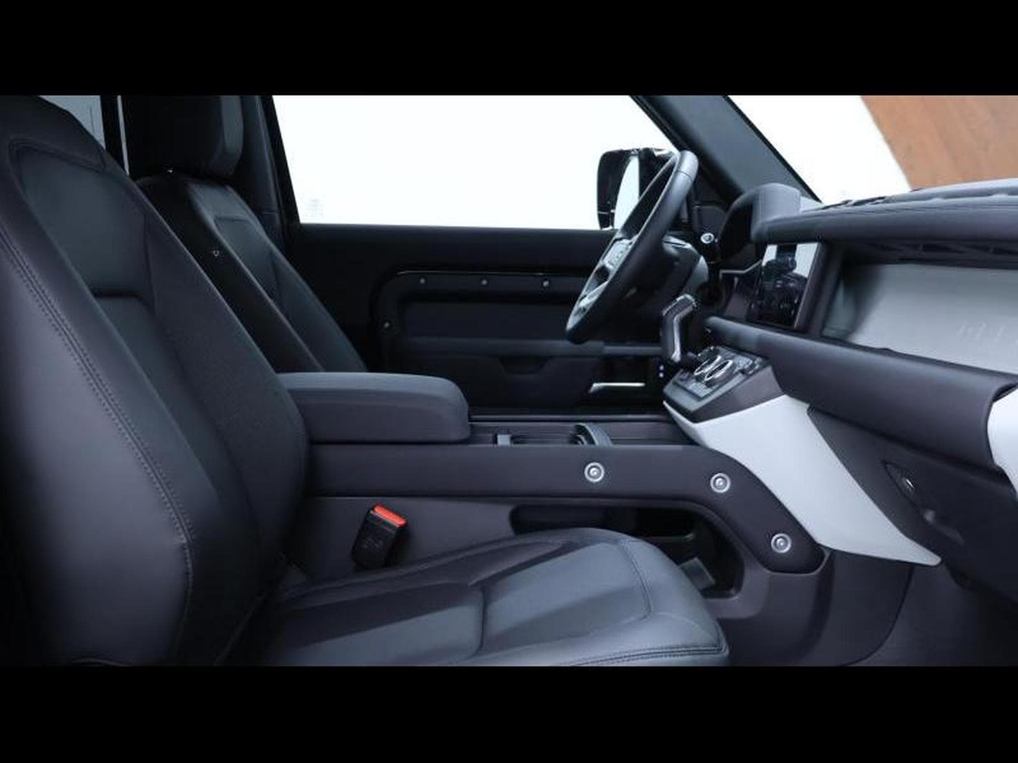 Land-Rover Defender 90 D200 S Auto (2023) - Photo 10