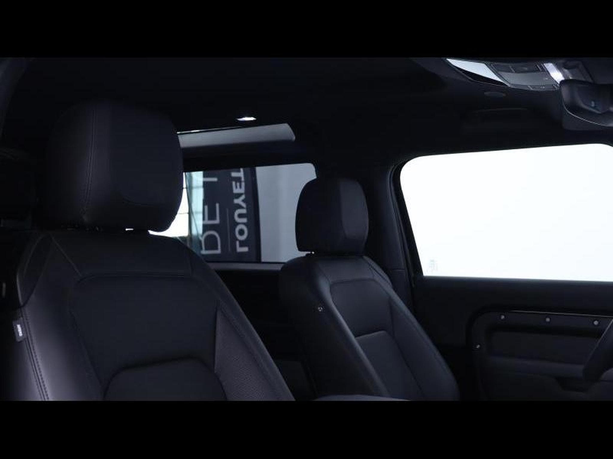 Land-Rover Defender 90 D200 S Auto (2023) - Photo 11