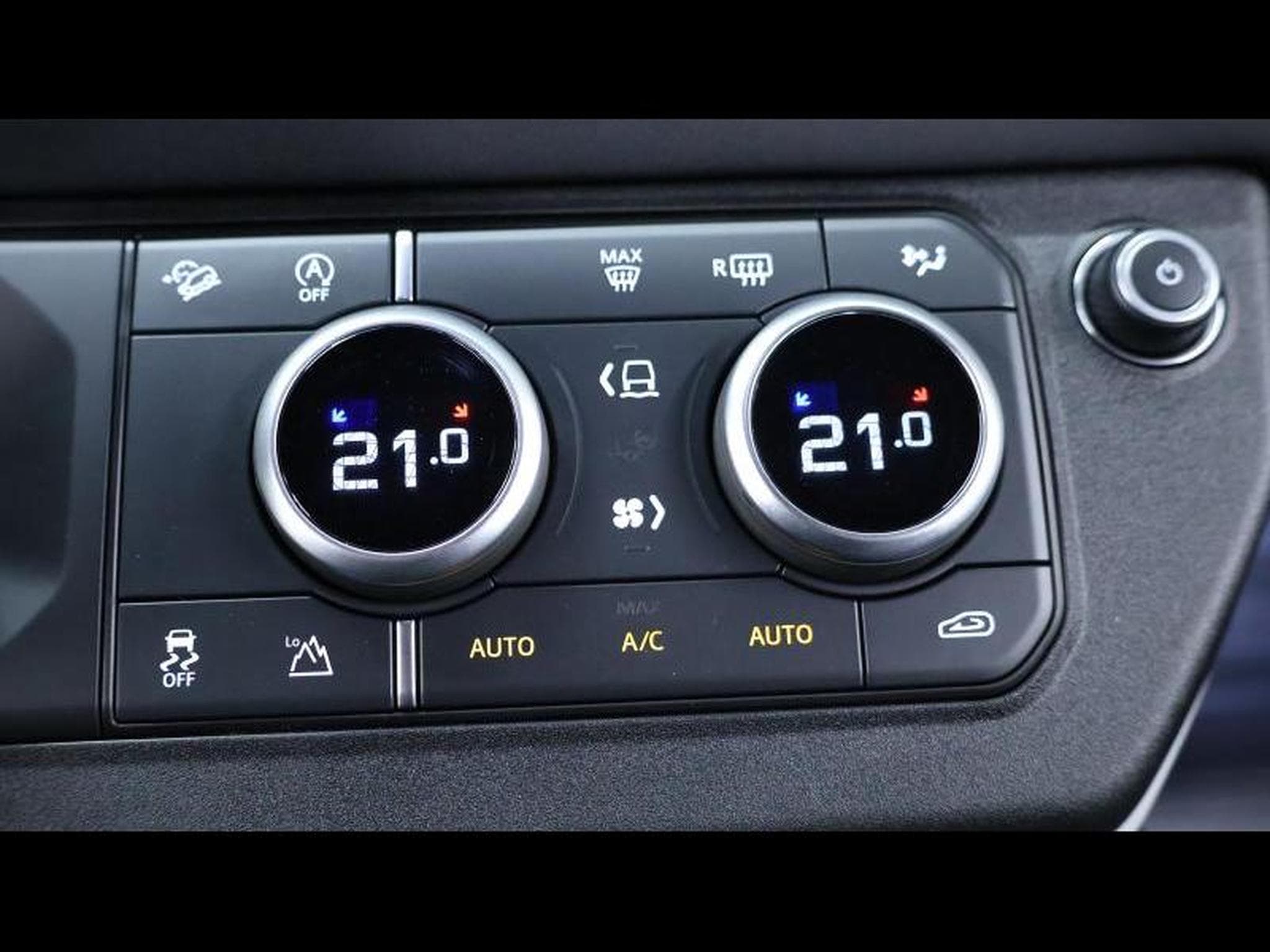 Land-Rover Defender 90 D200 S Auto (2023) - Photo 18
