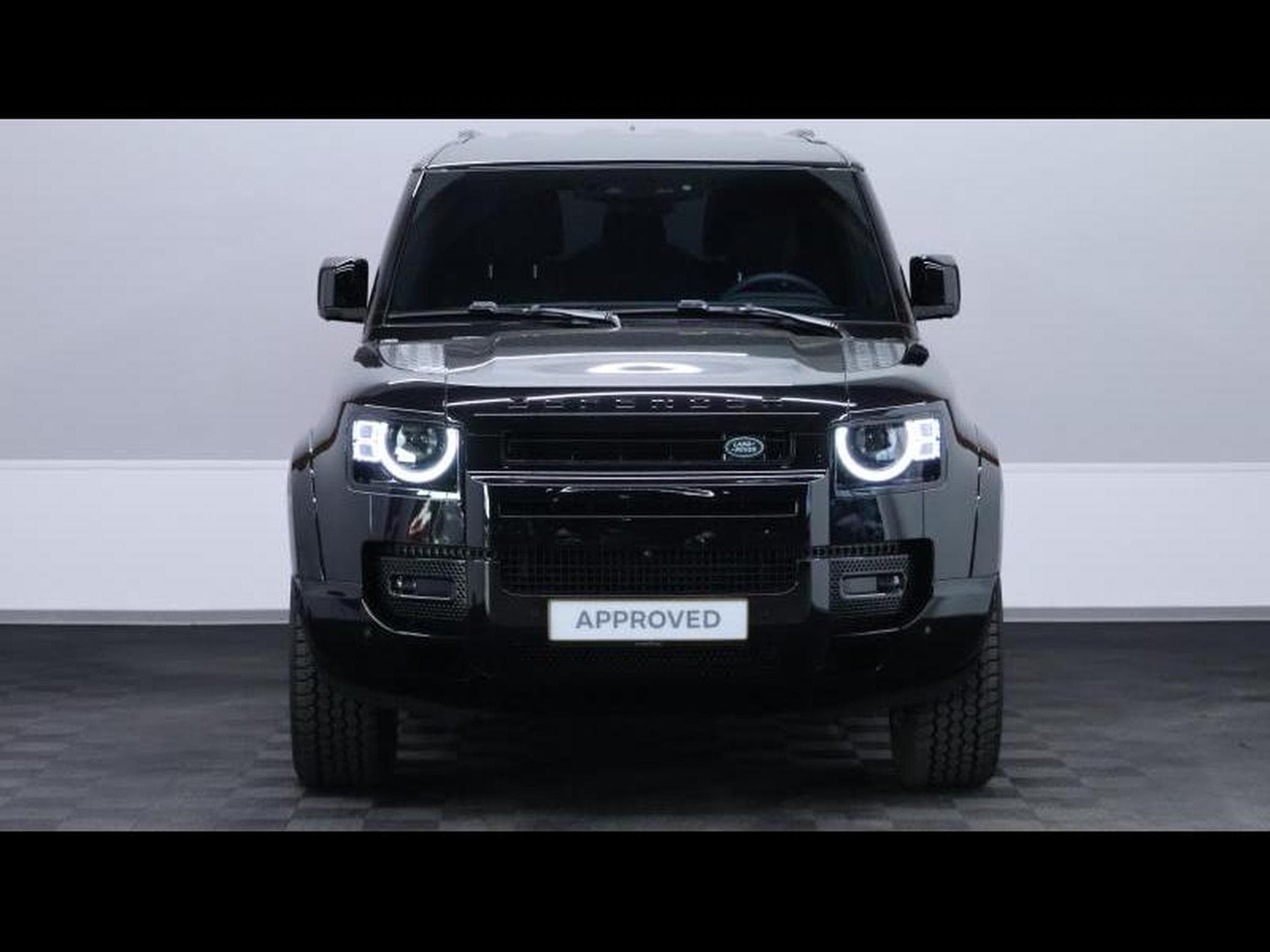 Land-Rover Defender 90 D200 S Auto (2023) - Photo 2