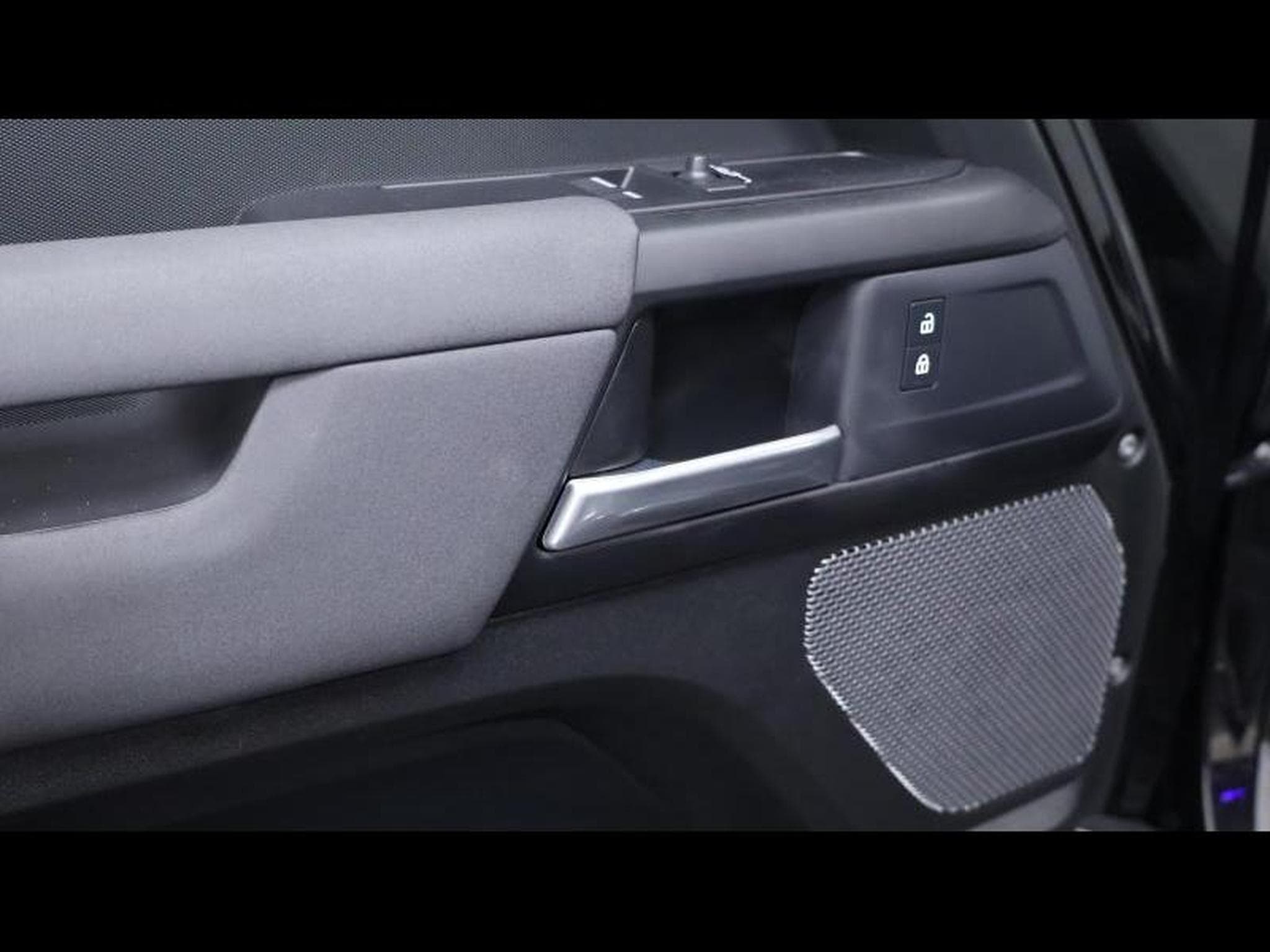 Land-Rover Defender 90 D200 S Auto (2023) - Photo 22