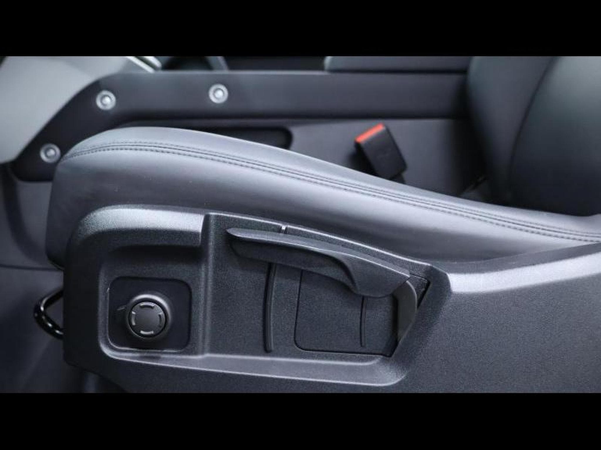 Land-Rover Defender 90 D200 S Auto (2023) - Photo 23