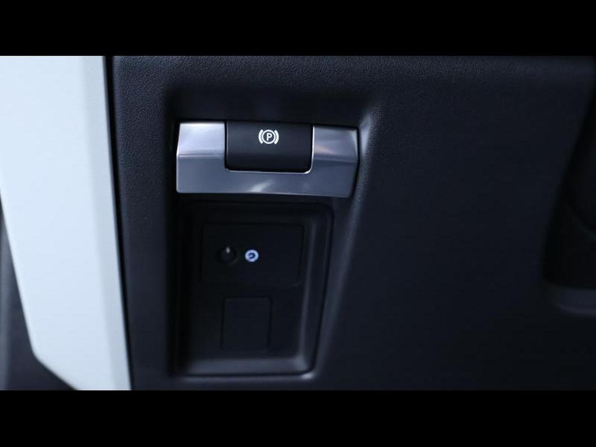 Land-Rover Defender 90 D200 S Auto (2023) - Photo 25