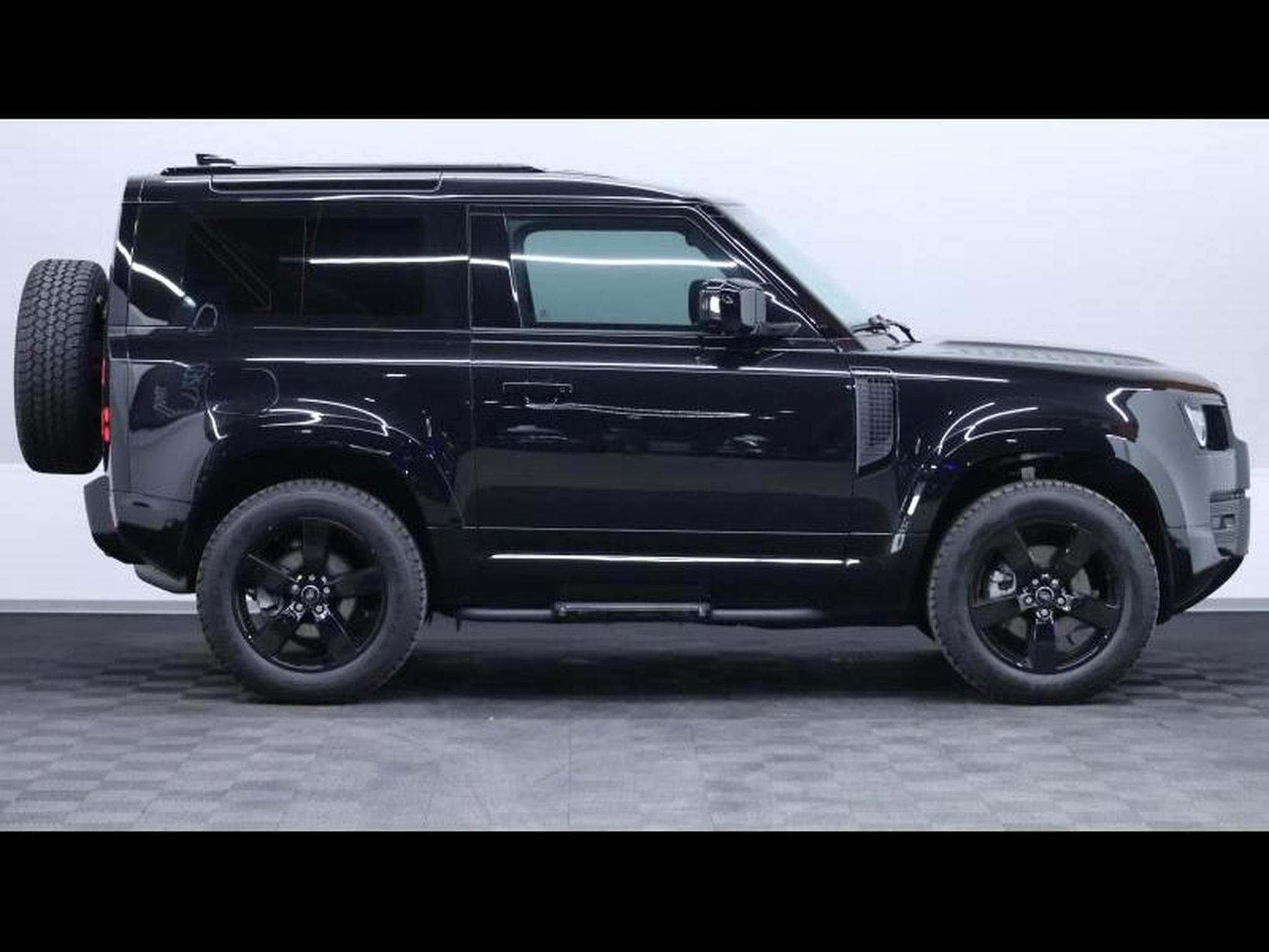 Land-Rover Defender 90 D200 S Auto (2023) - Photo 3