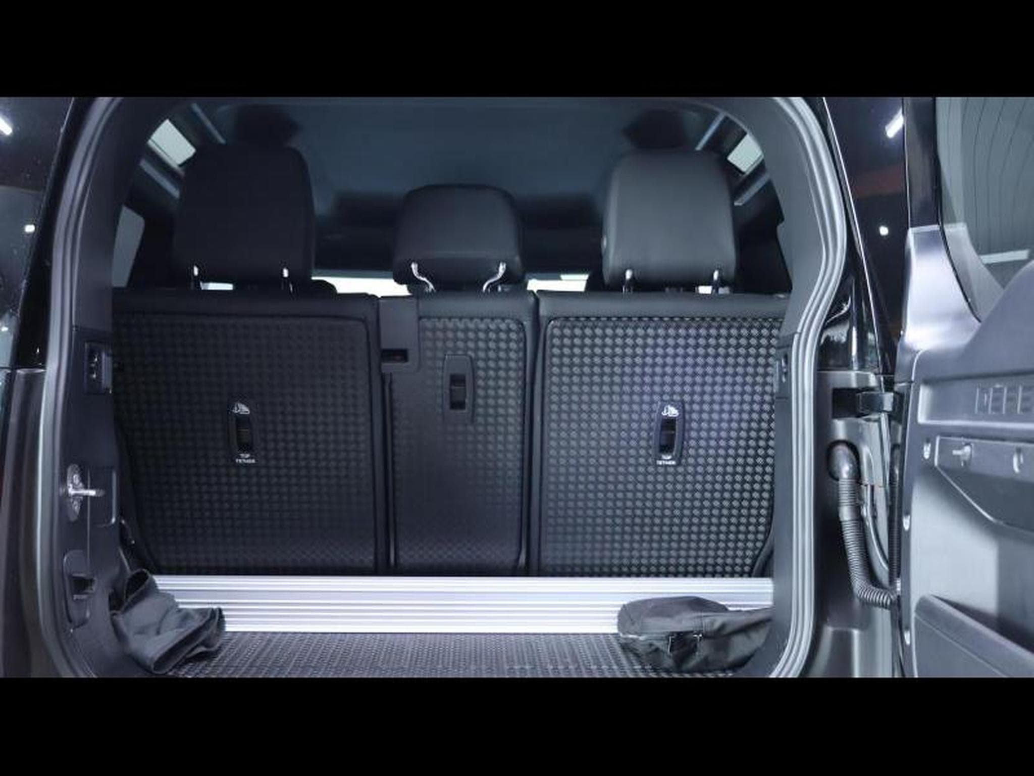 Land-Rover Defender 90 D200 S Auto (2023) - Photo 6
