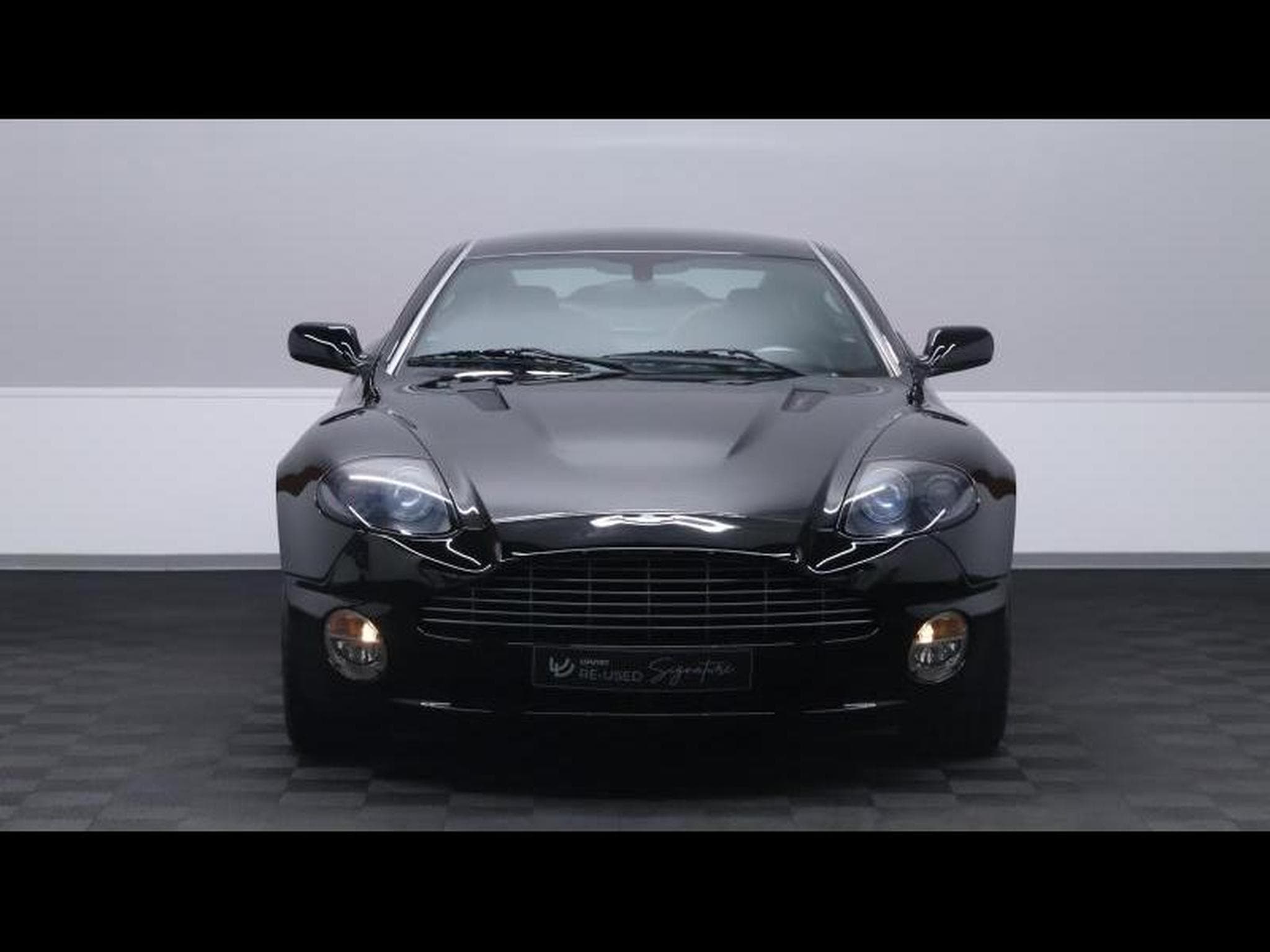 Aston-Martin V12 5.9 V12 469Ch (2004) - Photo 2