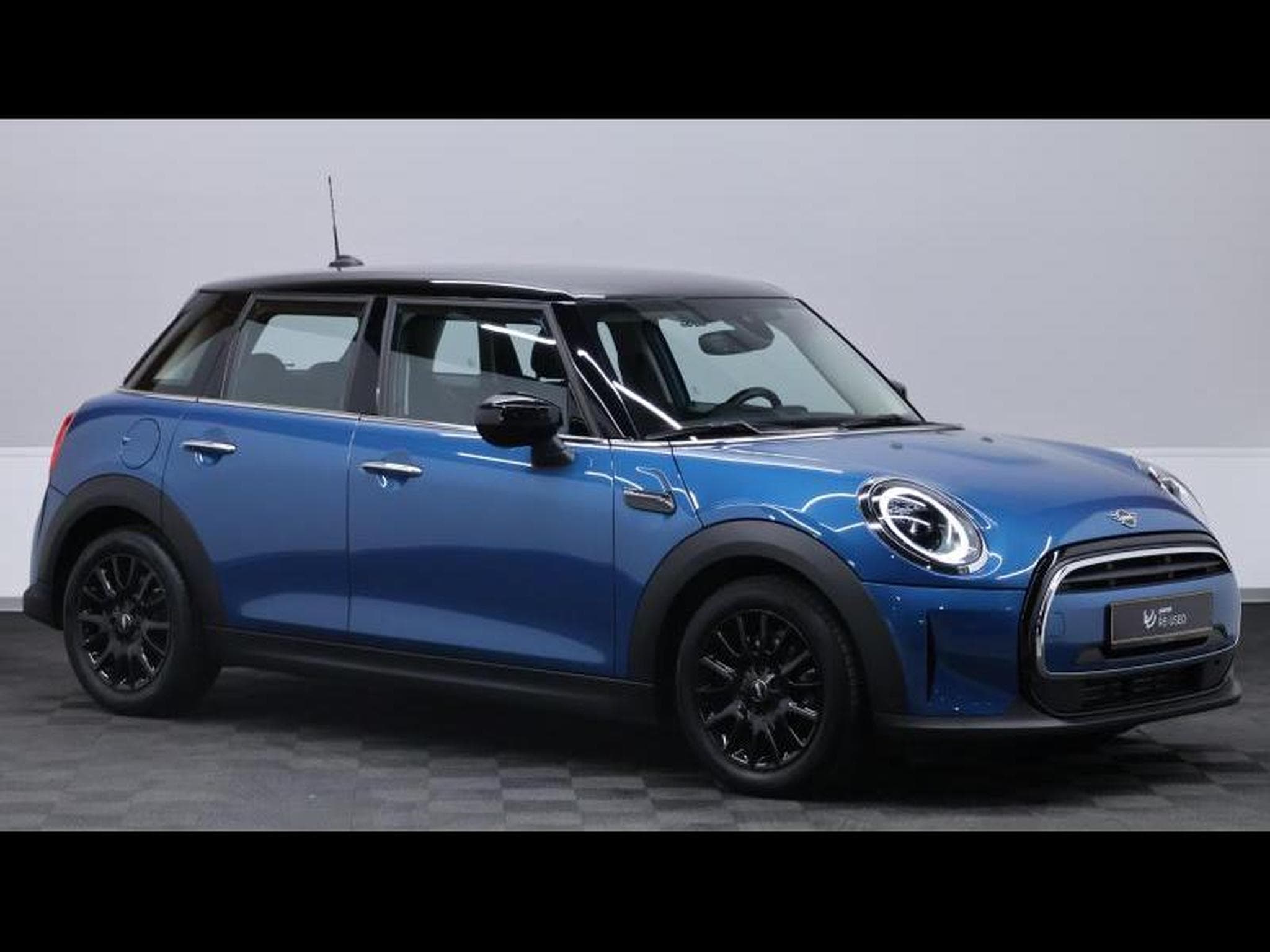 MINI Cooper 1.6 136 Hatch 5 portes Steptronic (2024) - Photo 3