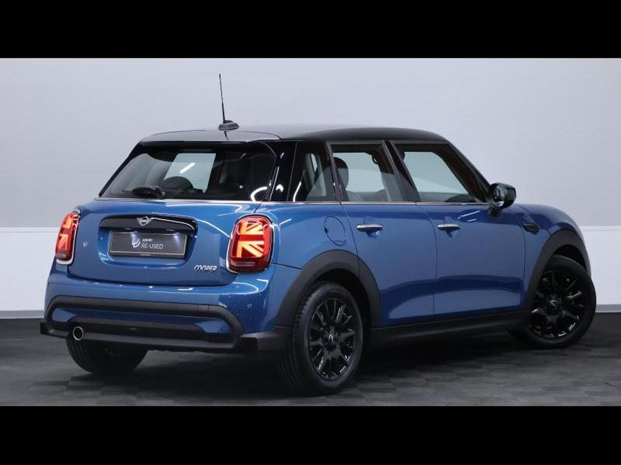 MINI Cooper 1.6 136 Hatch 5 portes Steptronic (2024) - Photo 5
