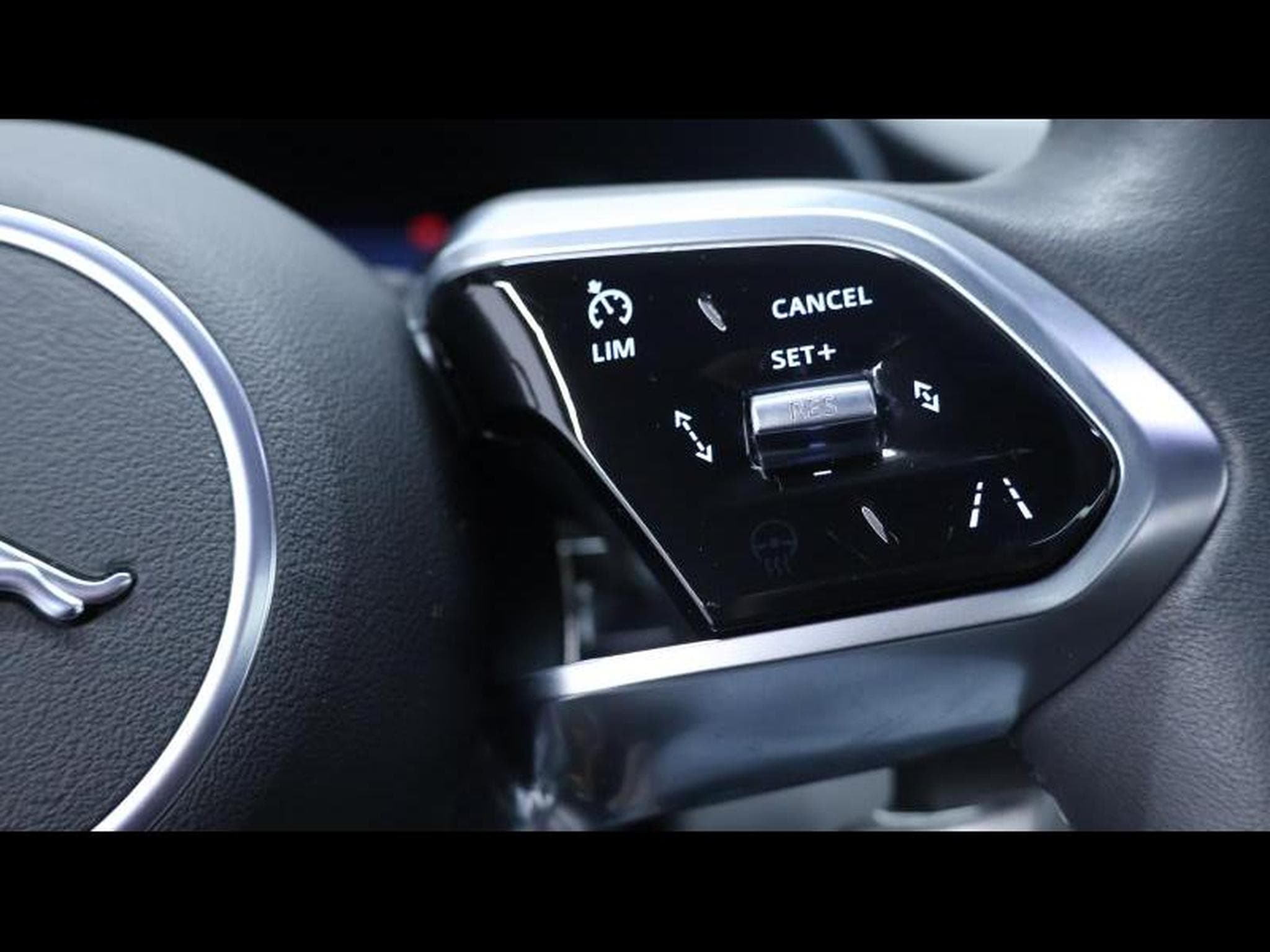Jaguar E-Pace P300e R-Dynamic S AWD Auto (2024) - Photo 18