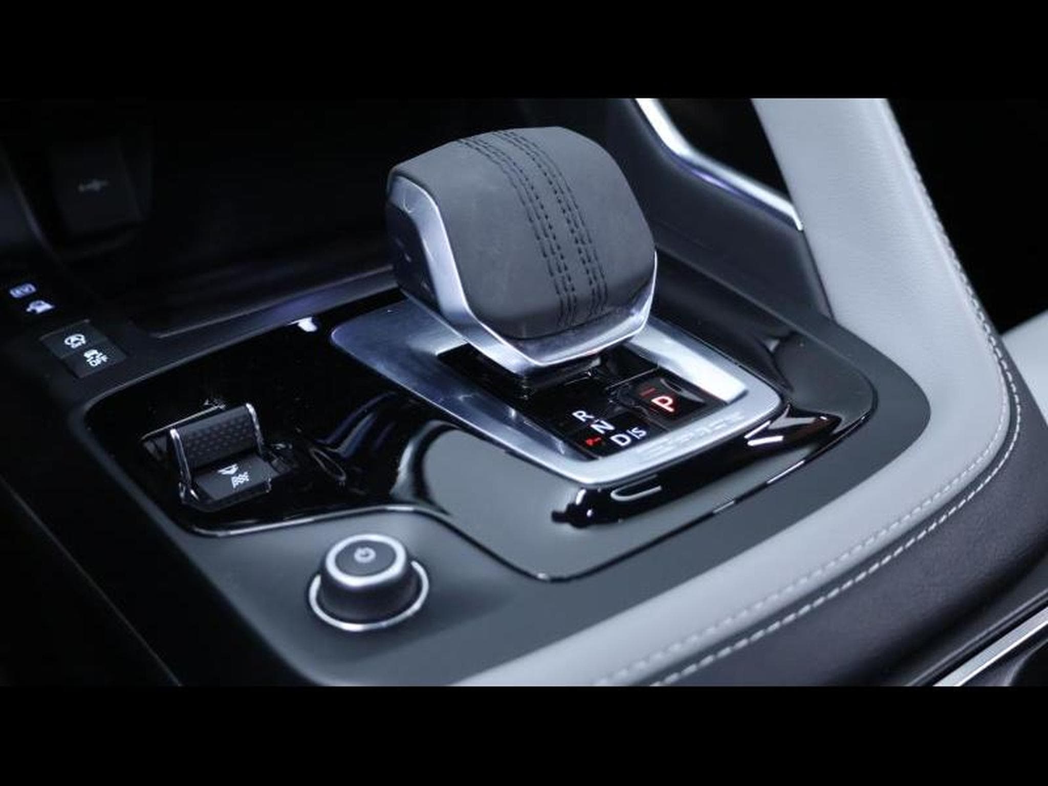 Jaguar E-Pace P300e R-Dynamic S AWD Auto (2024) - Photo 19