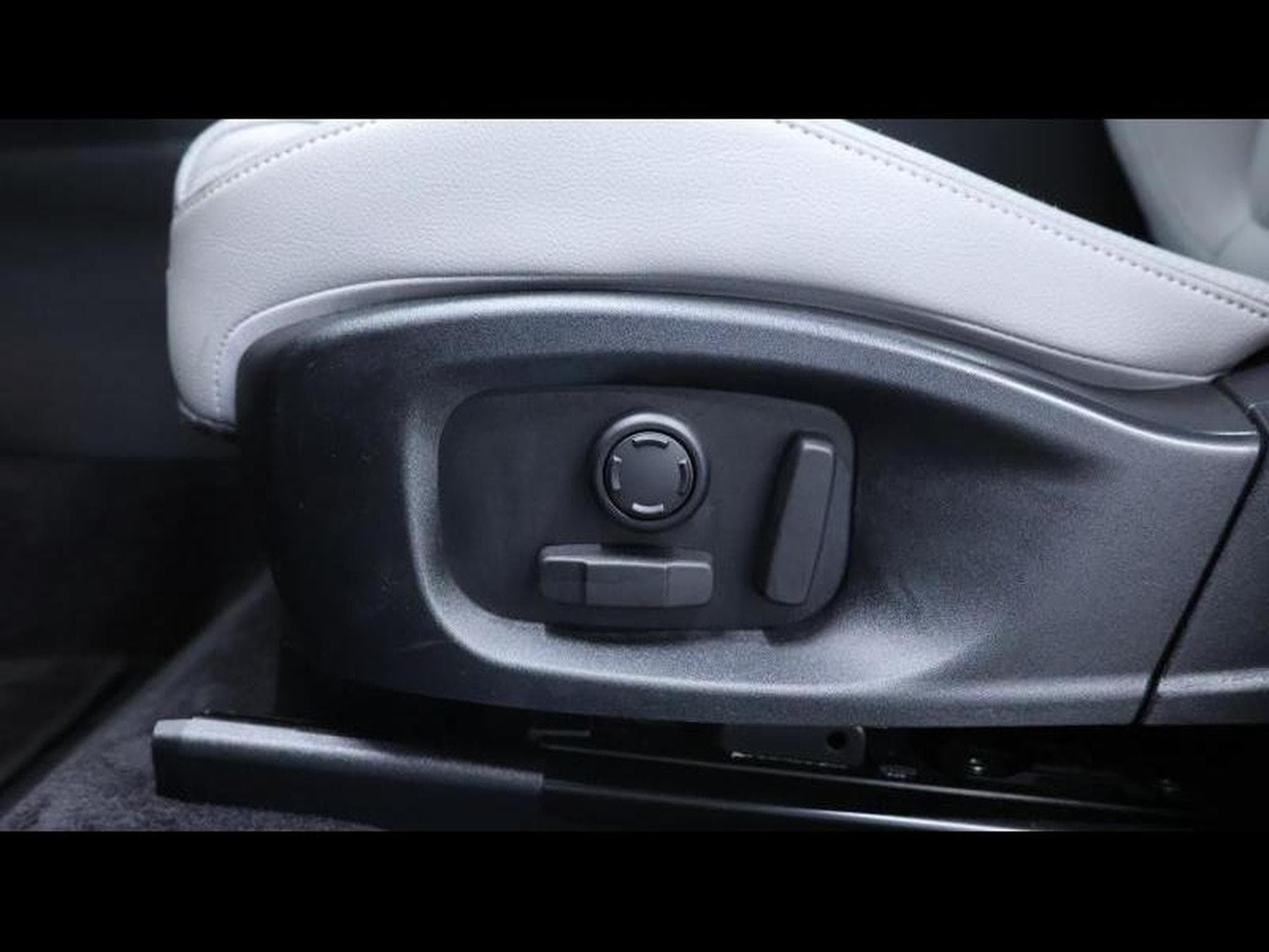 Jaguar E-Pace P300e R-Dynamic S AWD Auto (2024) - Photo 26