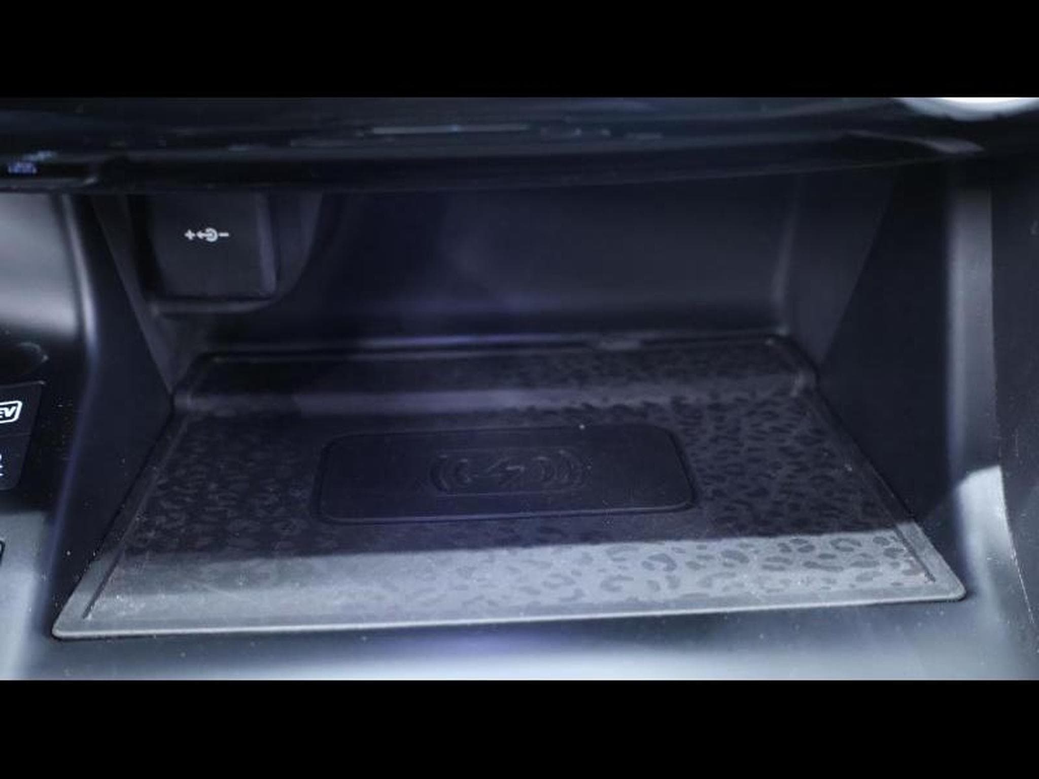 Jaguar E-Pace P300e R-Dynamic S AWD Auto (2024) - Photo 29