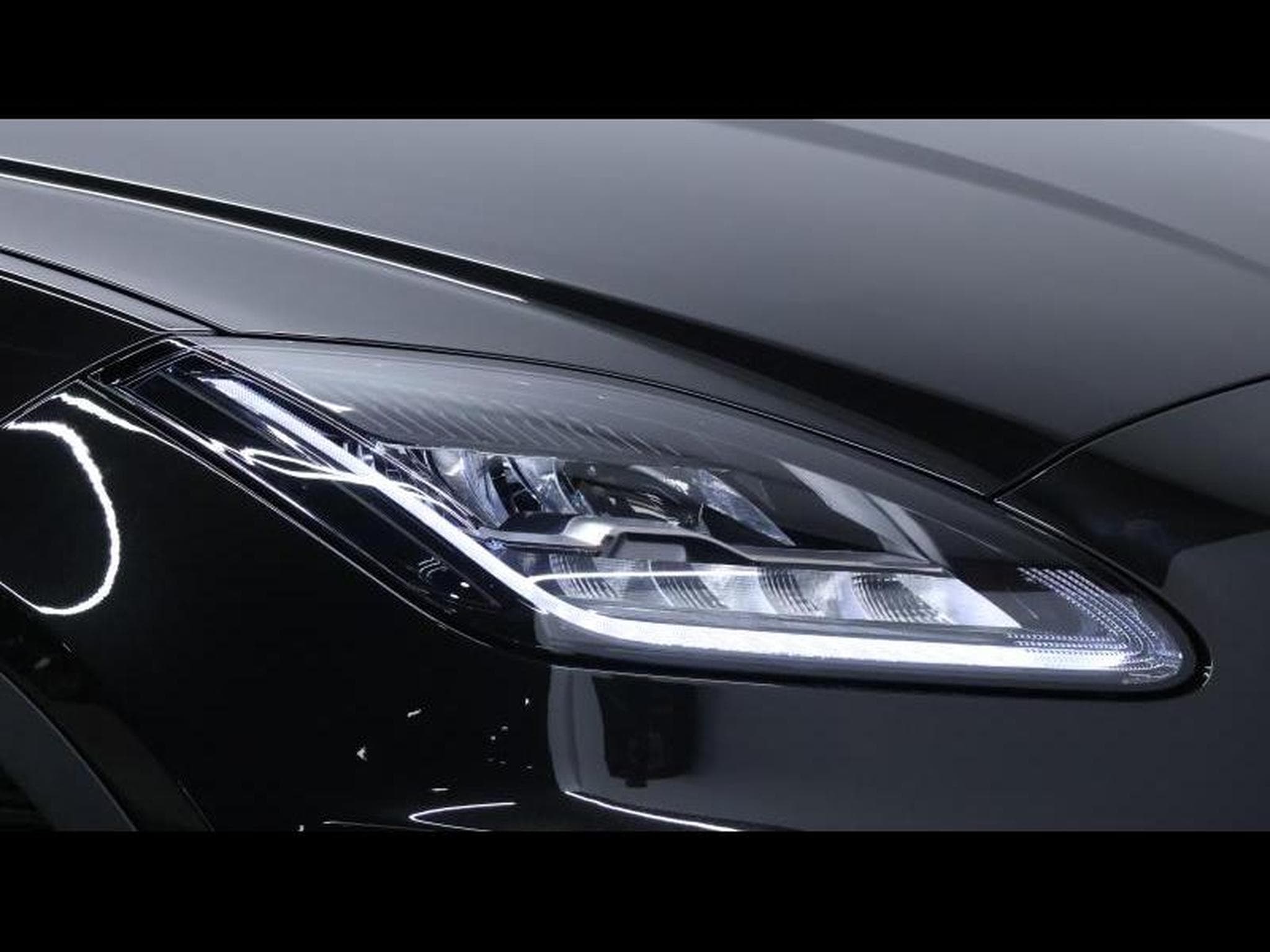 Jaguar E-Pace P300e R-Dynamic S AWD Auto (2024) - Photo 8