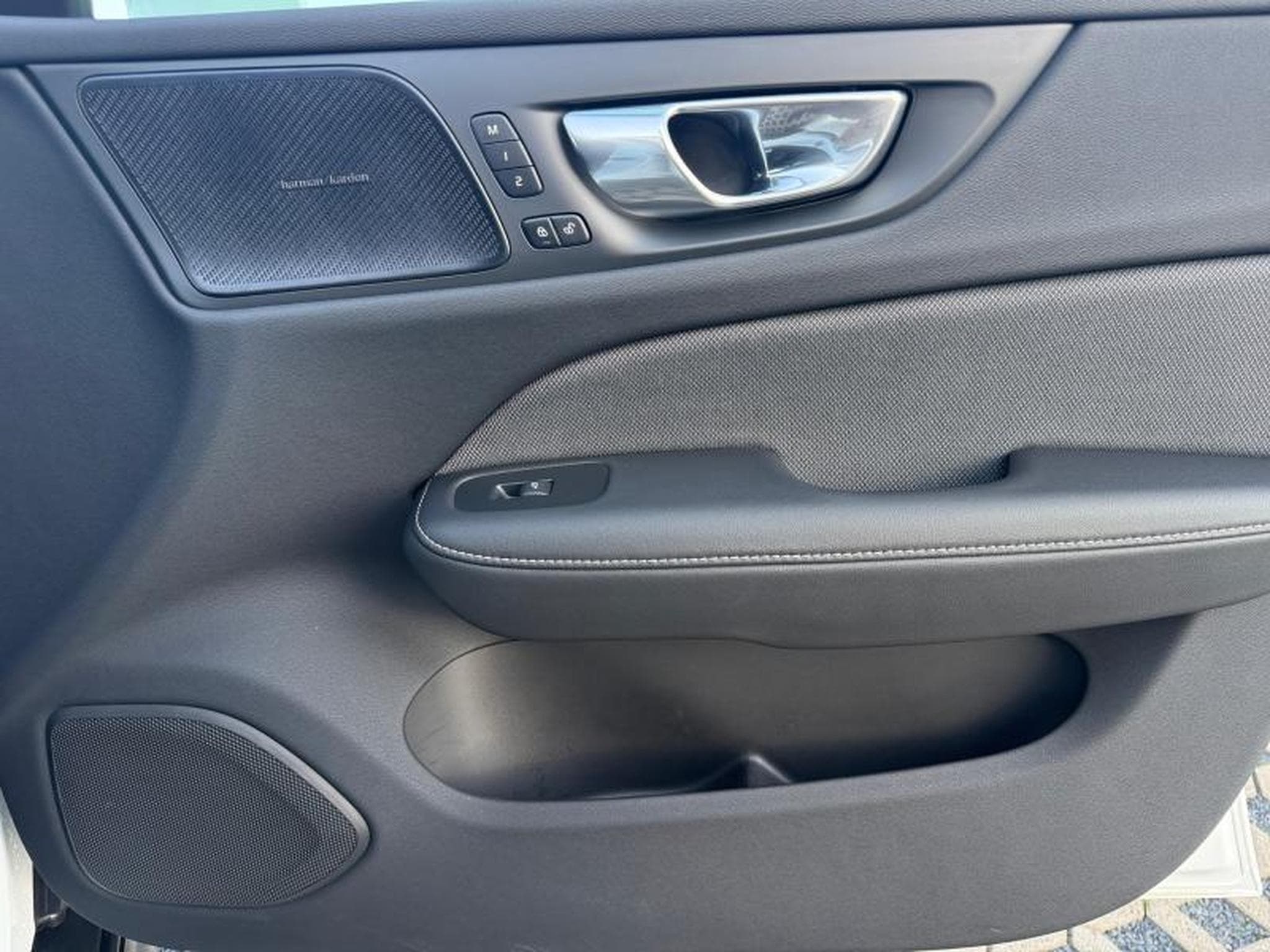 Volvo V60 B4 AWD Ultimate Bright / Diesel (2023) - Photo 21