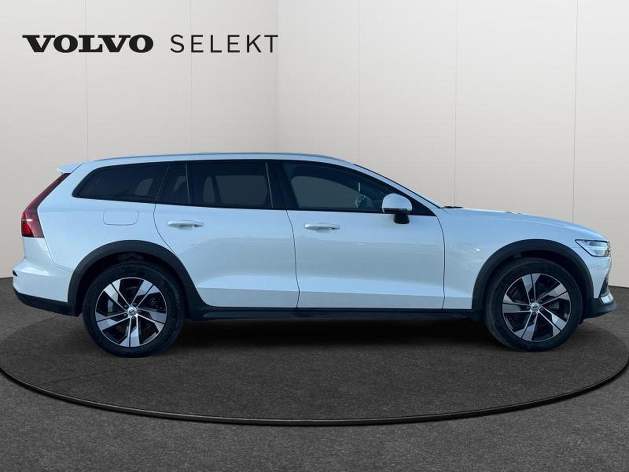 Volvo V60 B4 AWD Ultimate Bright / Diesel (2023) - Photo 7