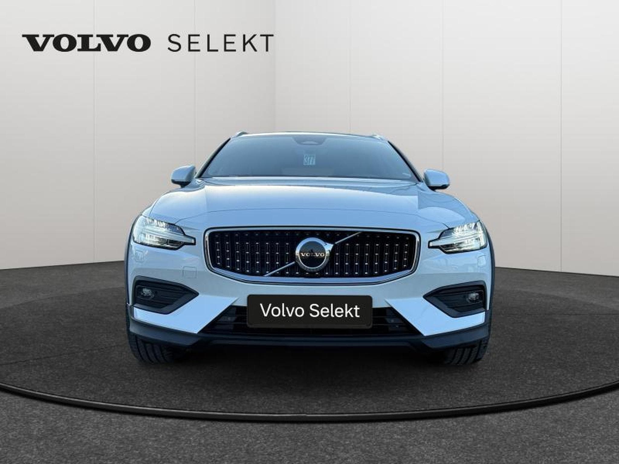 Volvo V60 B4 AWD Ultimate Bright / Diesel (2023) - Photo 9