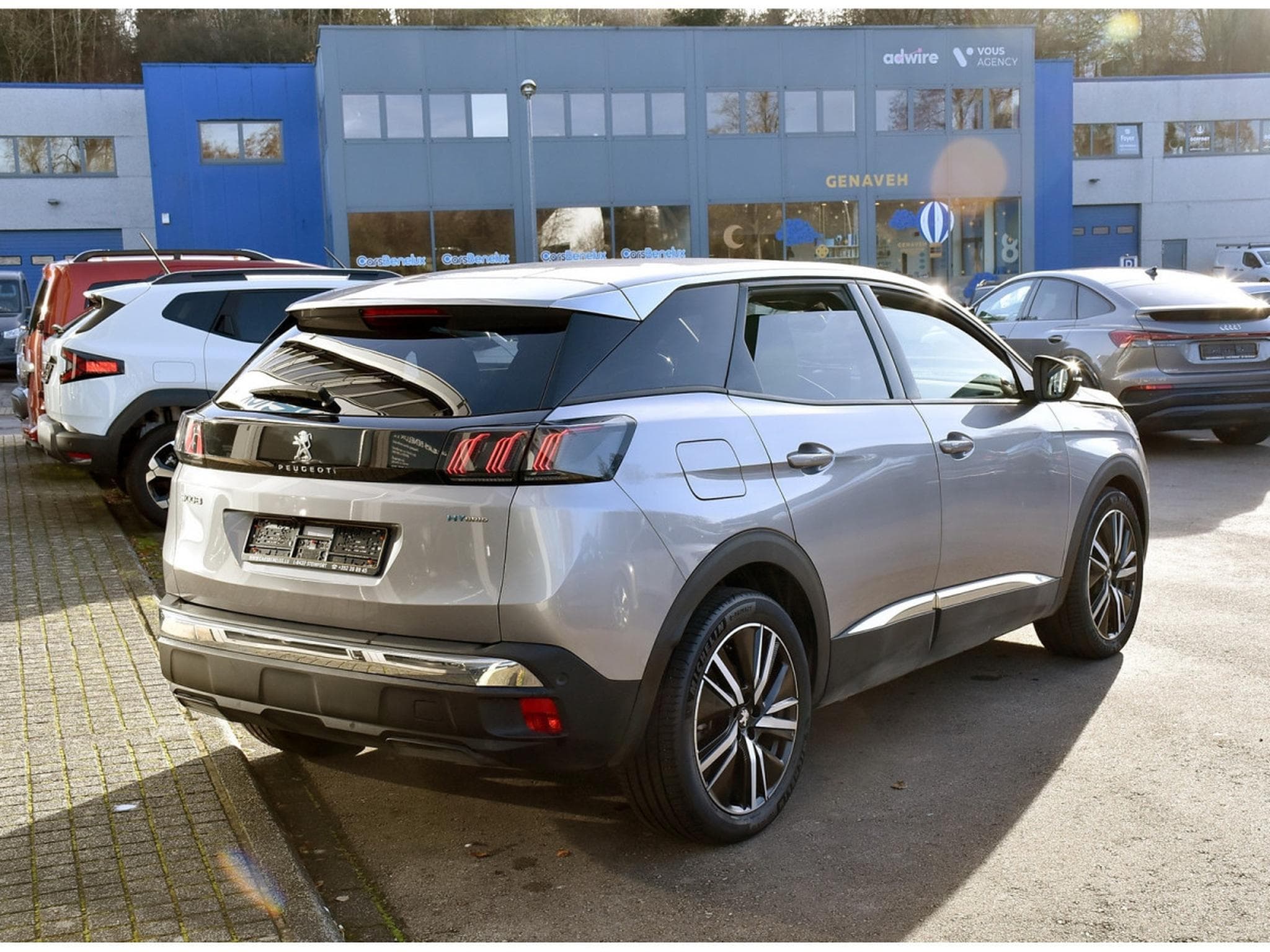 Peugeot 3008 1.6 Hybrid PHEV 224 Allure e-EAT8 LANE SIDE CAM 1° MAIN (2022) - Foto 4