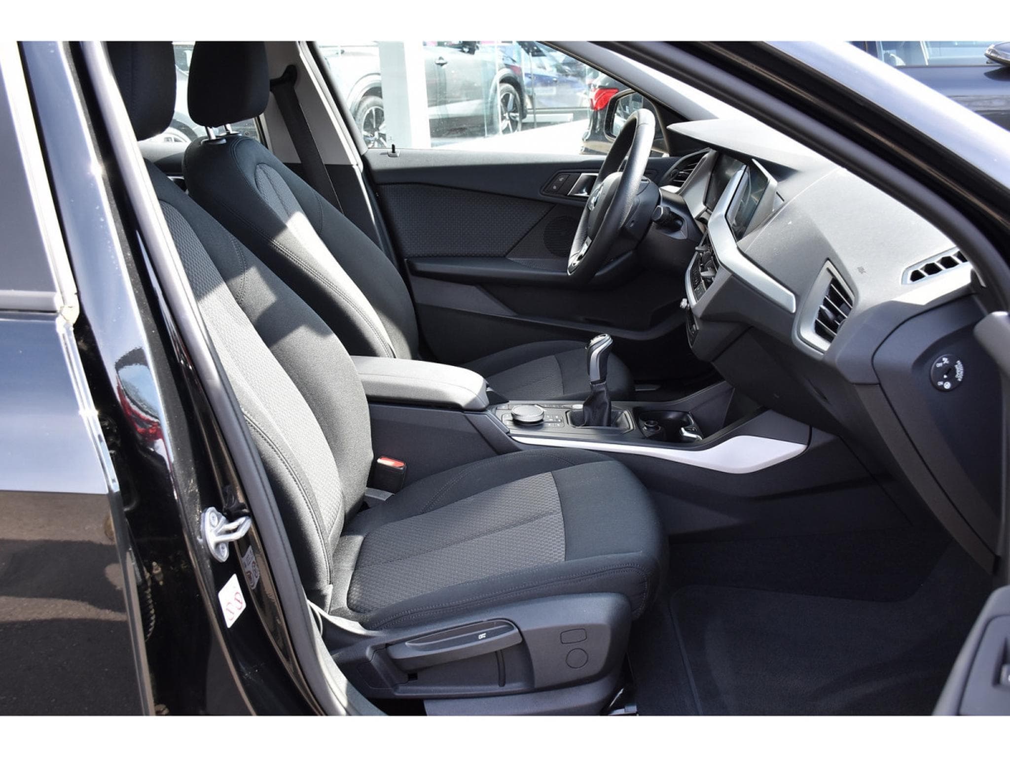 BMW 118 i CLIMA REGUL LANE LED PDC 1° MAIN (2022) - Foto 7