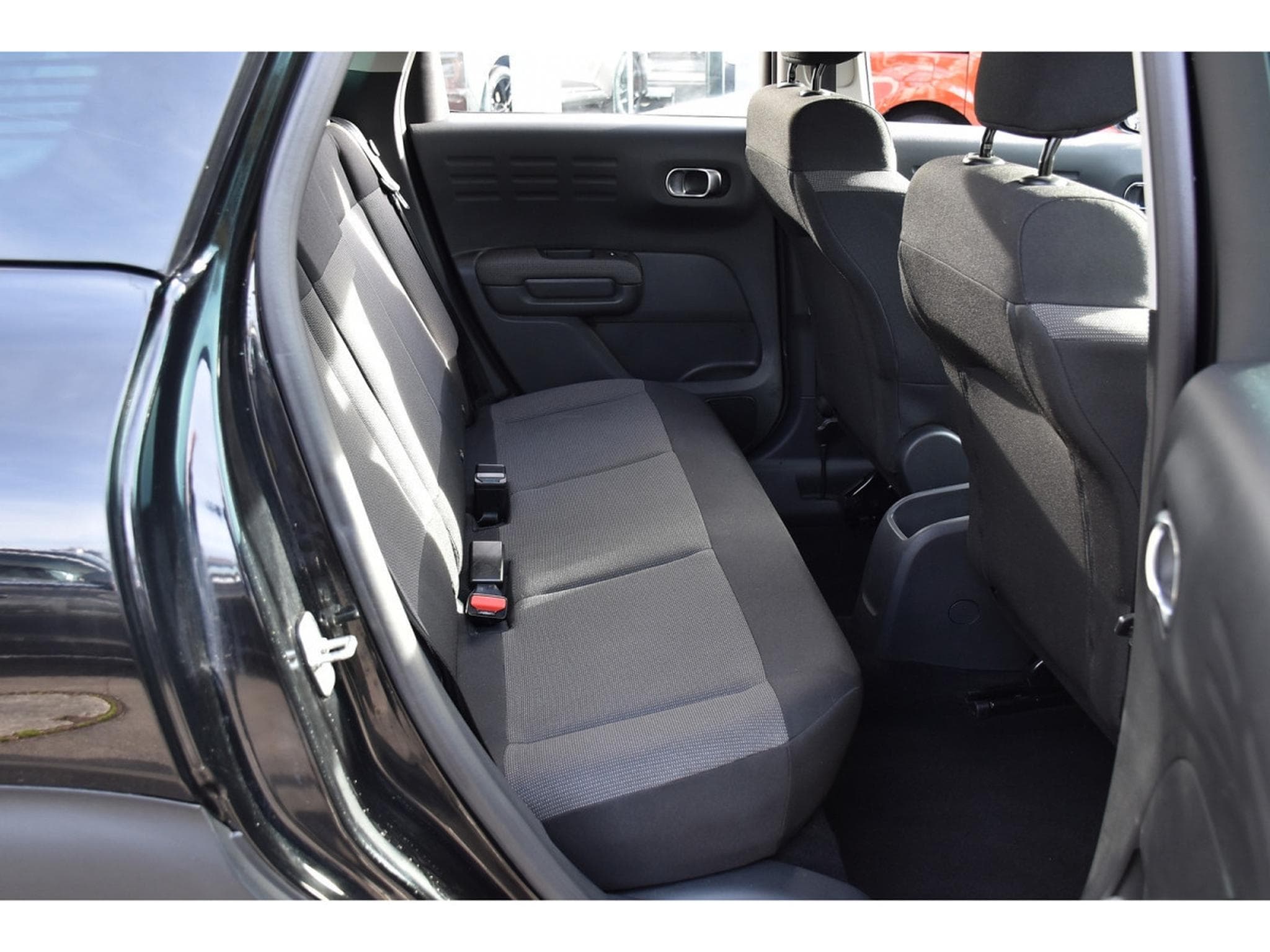 Citroën C3 Aircross 1.2 PureTech 110 REGUL GPS LANE GRIP 1° MAIN (2024) - Foto 8