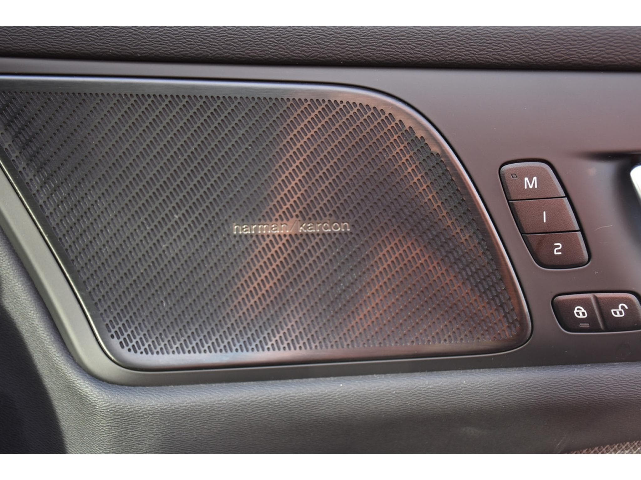 Volvo V60 2.0 B4 Plus Dark Geartronic CUIR MEMO PANO CAM360 HARMAN 1°M (2025) - Foto 22