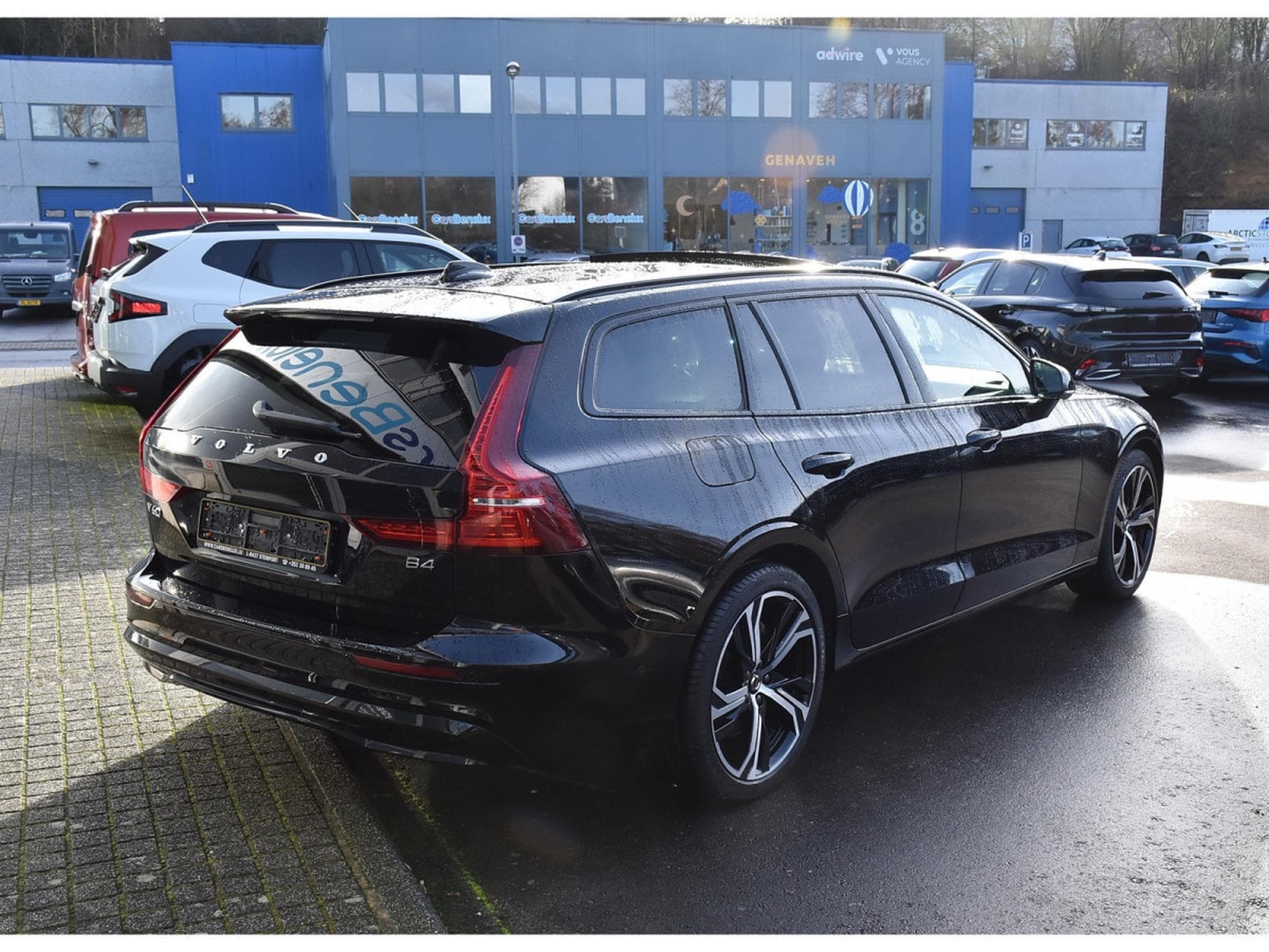 Volvo V60 2.0 B4 Plus Dark Geartronic CUIR MEMO PANO CAM360 HARMAN 1°M (2025) - Foto 4