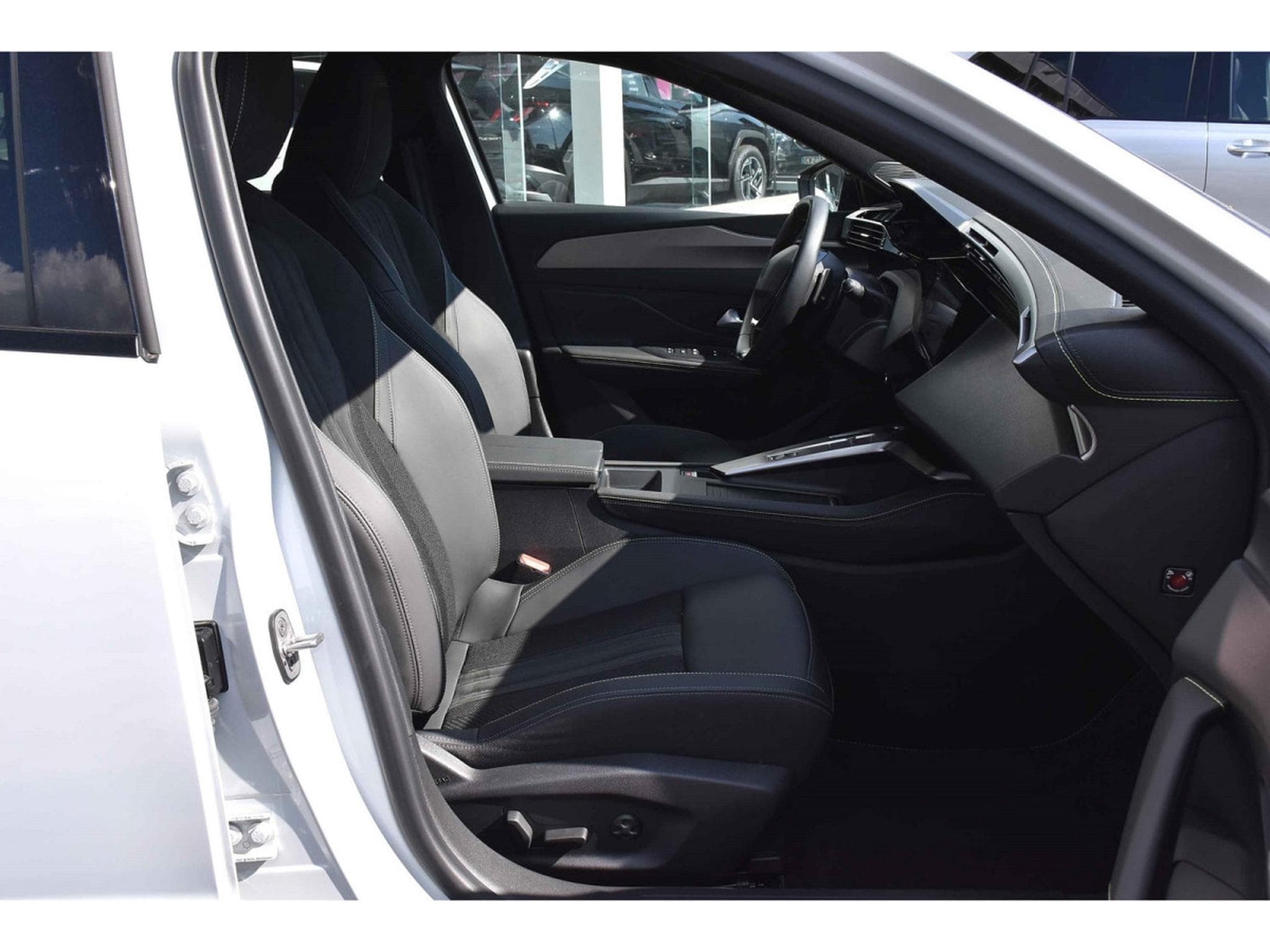 Peugeot 408 1.2 Hybrid 145 e-DCS6 GT MEMO SG MASS CAM360 1° MAIN (2025) - Foto 7