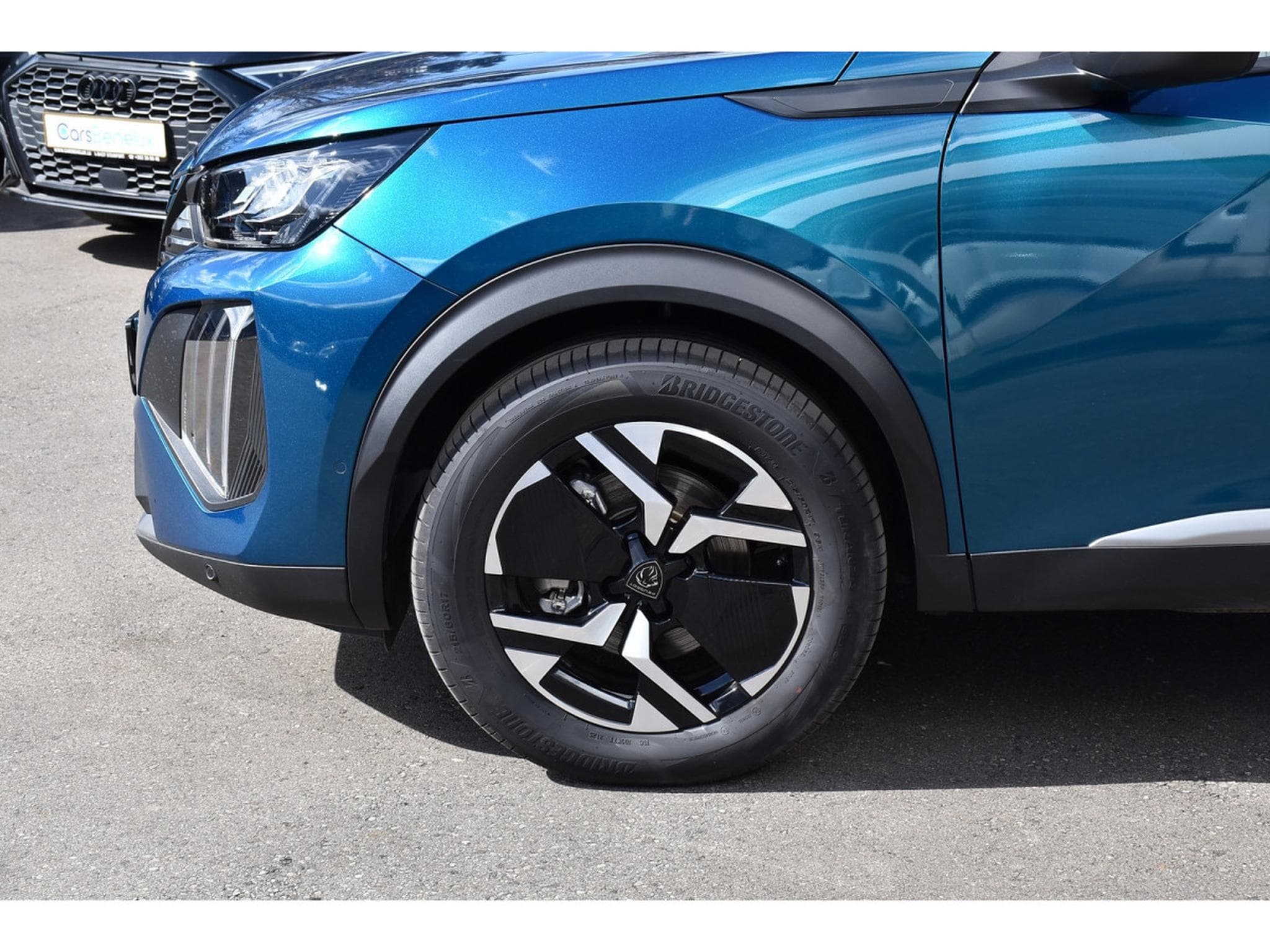 Peugeot 2008 1.2 Hybrid 145 Allure e-DCS6 ACC LANE SIDE GPS CAM360 1°MAIN (2025) - Foto 5