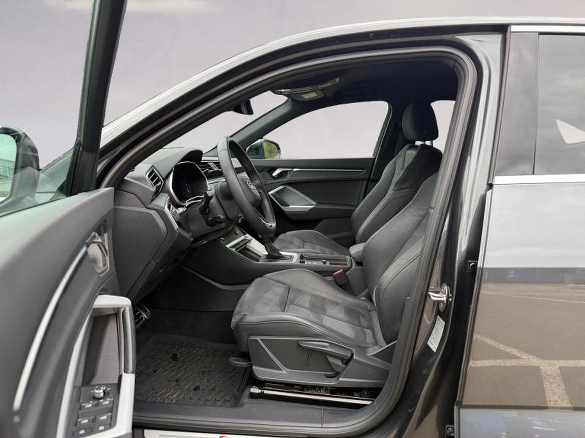 Audi Q3 Q3 SportBack S-LINE (2023) - Photo 9