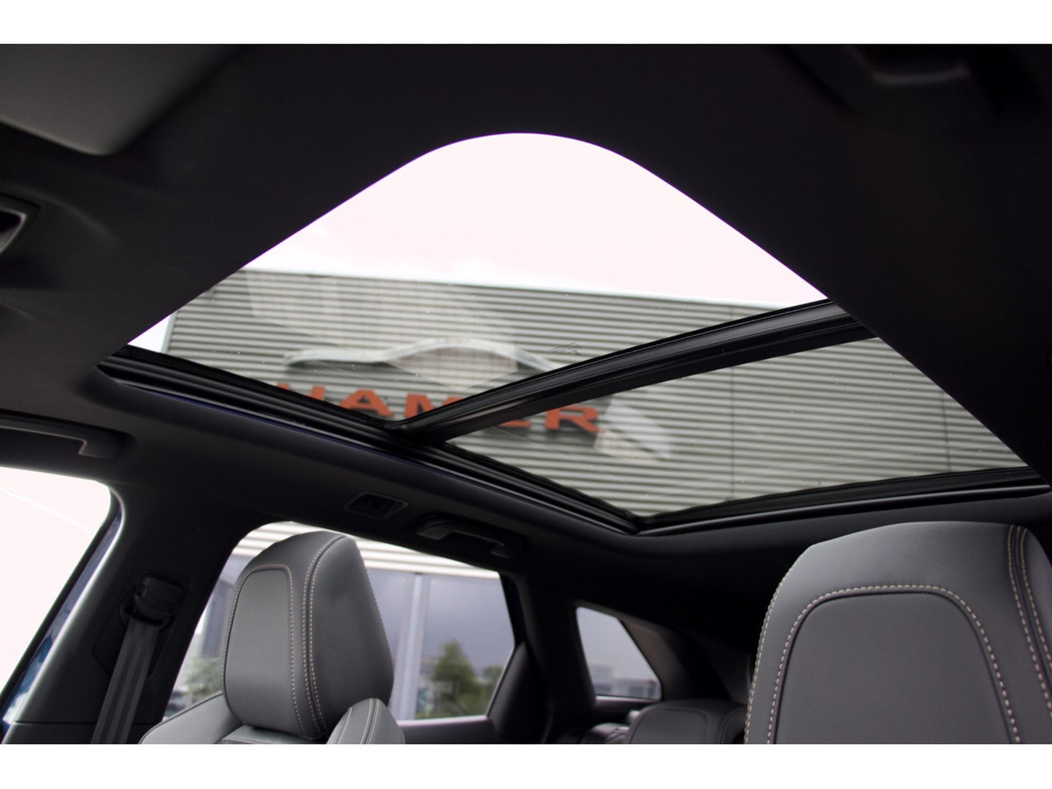 Peugeot 3008 BlueHDi GT AHK ACC Massage Pano. Focal 360° (2024) - Photo 9