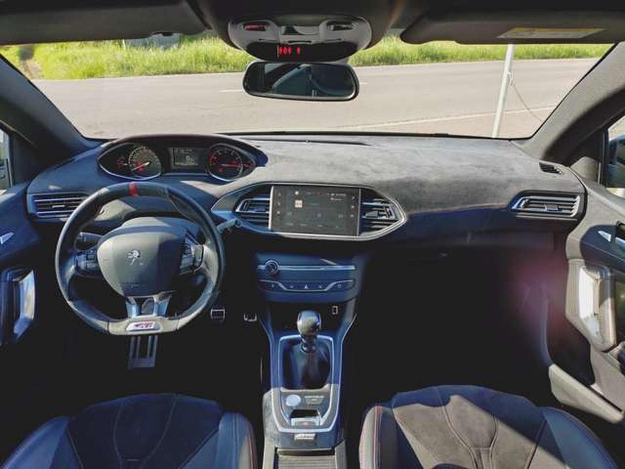 Peugeot 308 GTi (2018) - Photo 9