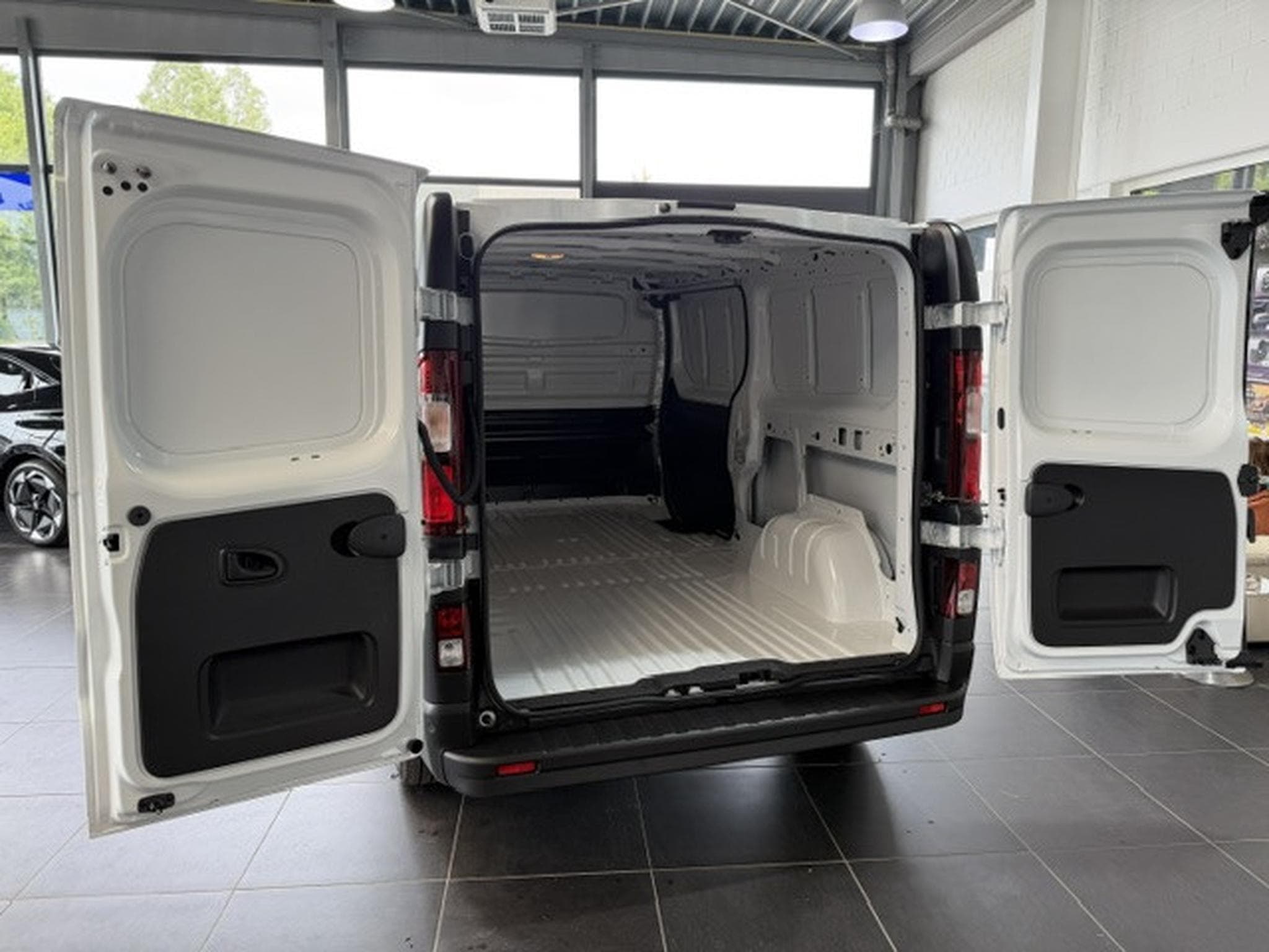 Renault Trafic ADVANCE L2H1 3T0 DCI 150 EDC (2025) - Photo 8