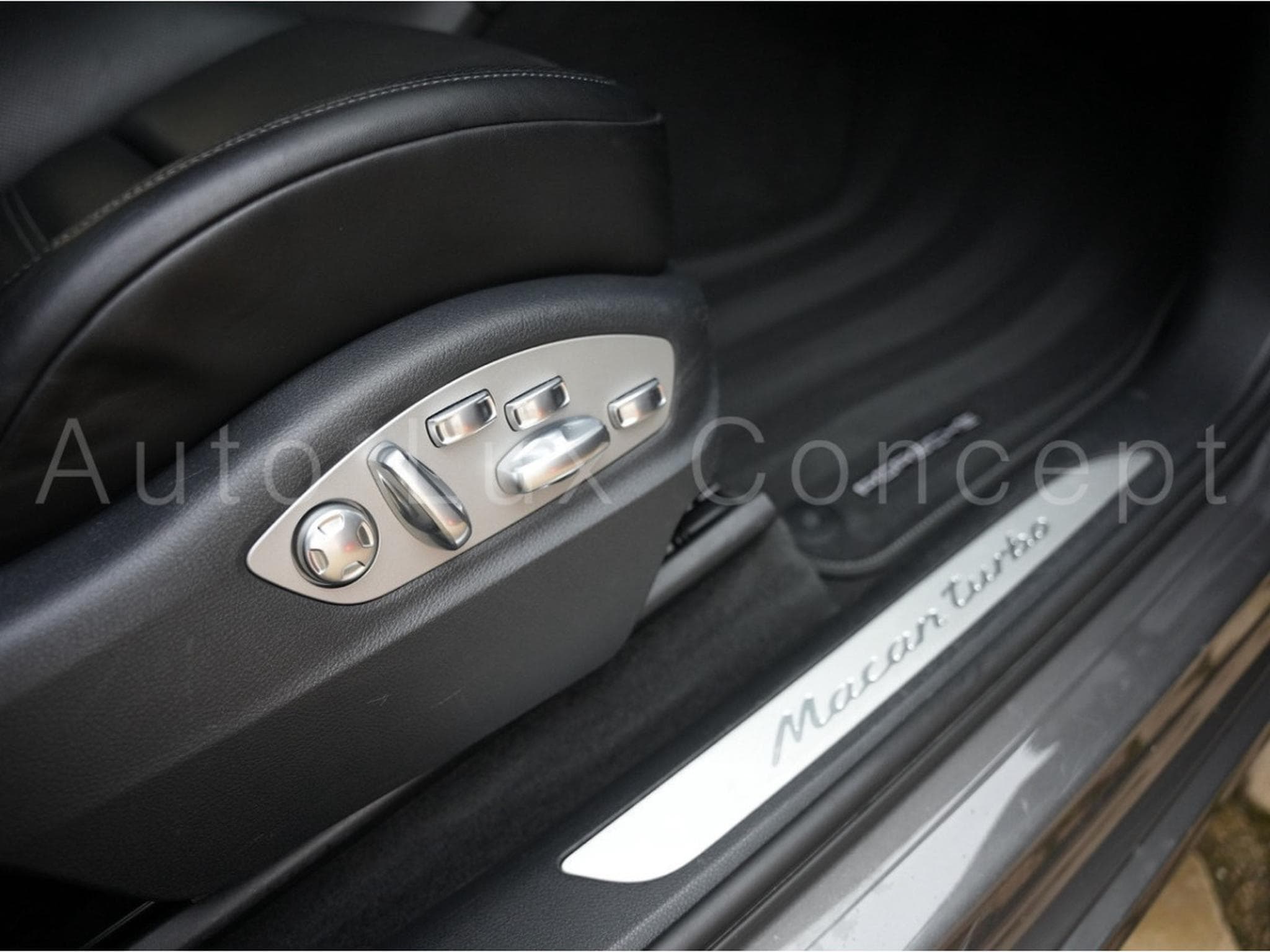 Porsche Macan Turbo (2015) - Photo 21
