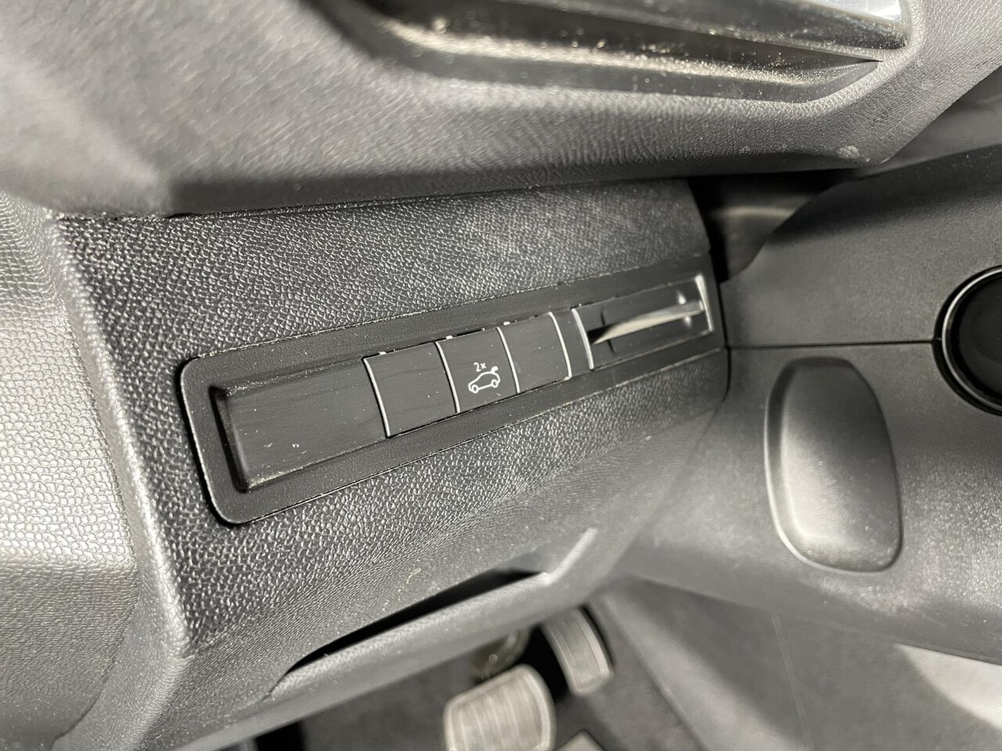 Peugeot 3008 1.6 HDI 120 EAT ALLURE I-COCKPIT GPS (2017) - Photo 10