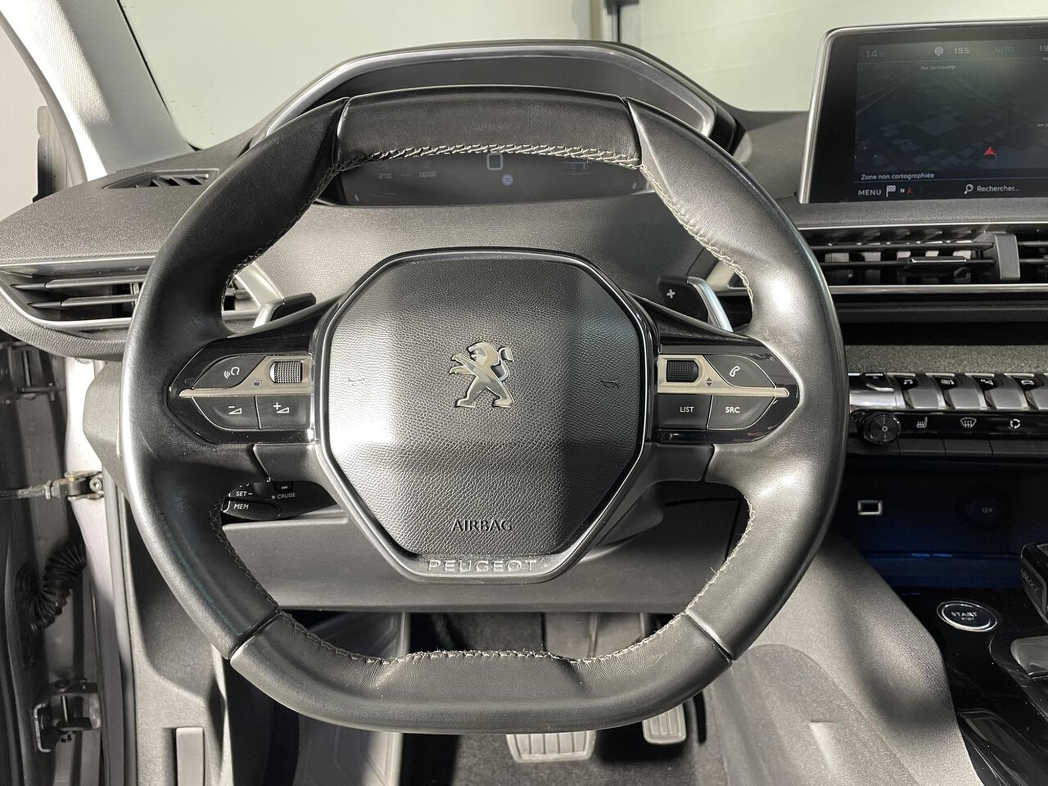 Peugeot 3008 1.6 HDI 120 EAT ALLURE I-COCKPIT GPS (2017) - Photo 12