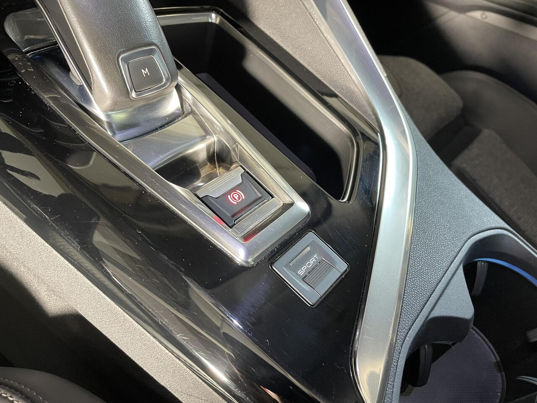 Peugeot 3008 1.6 HDI 120 EAT ALLURE I-COCKPIT GPS (2017) - Photo 7