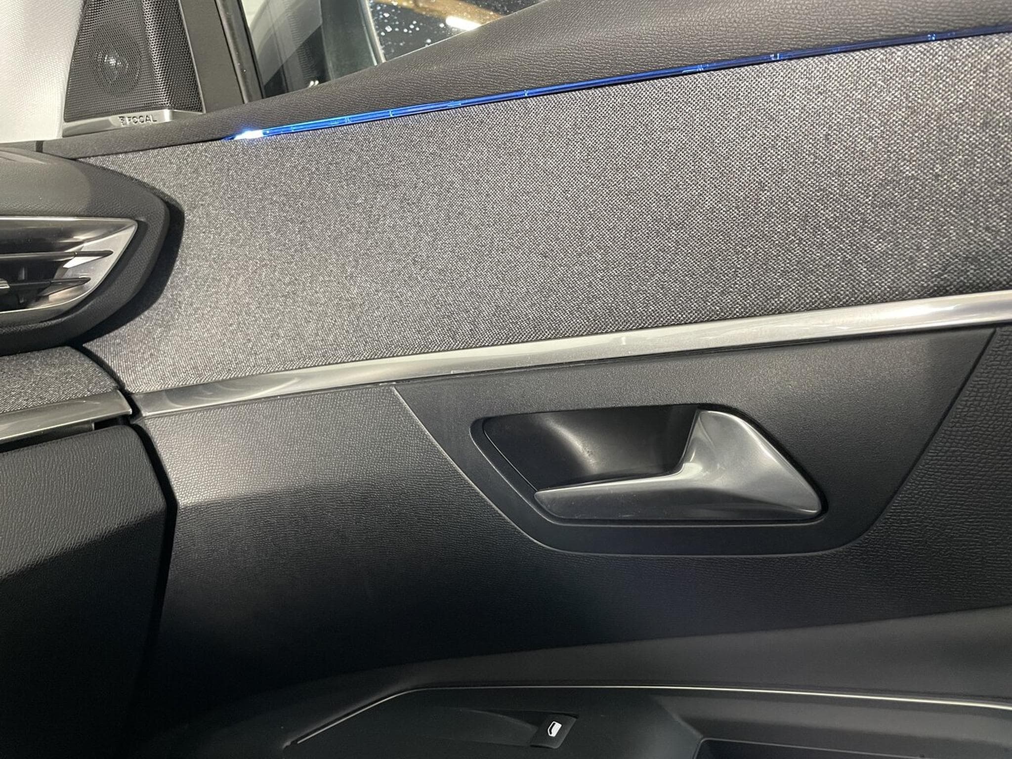 Peugeot 3008 1.6 HDI 120 EAT ALLURE I-COCKPIT GPS (2017) - Photo 9