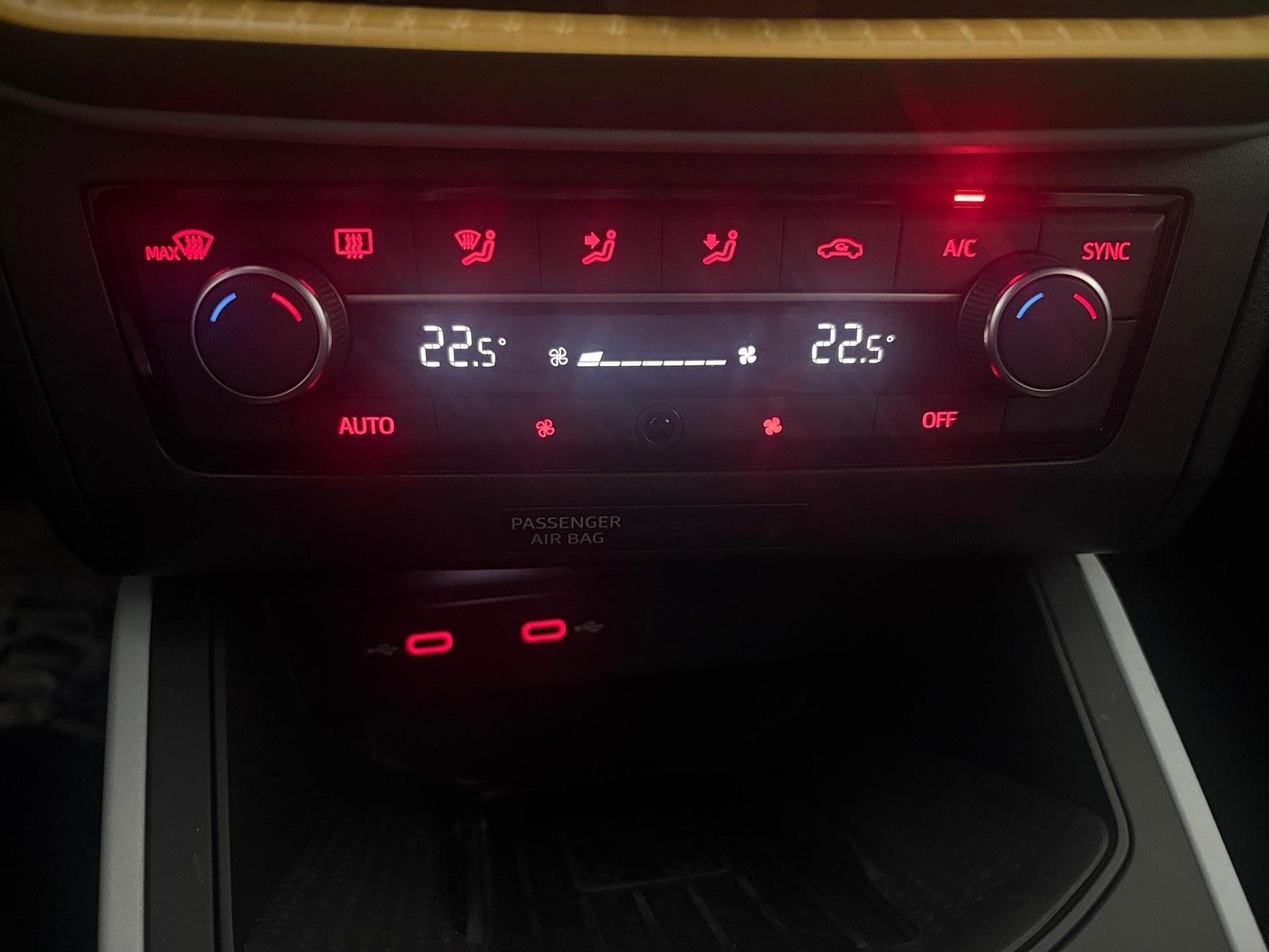 Seat Arona -26% 1.0 TSI 115cv+MIRRORLINK+RADAR+LED+Options (2025) - Foto 12