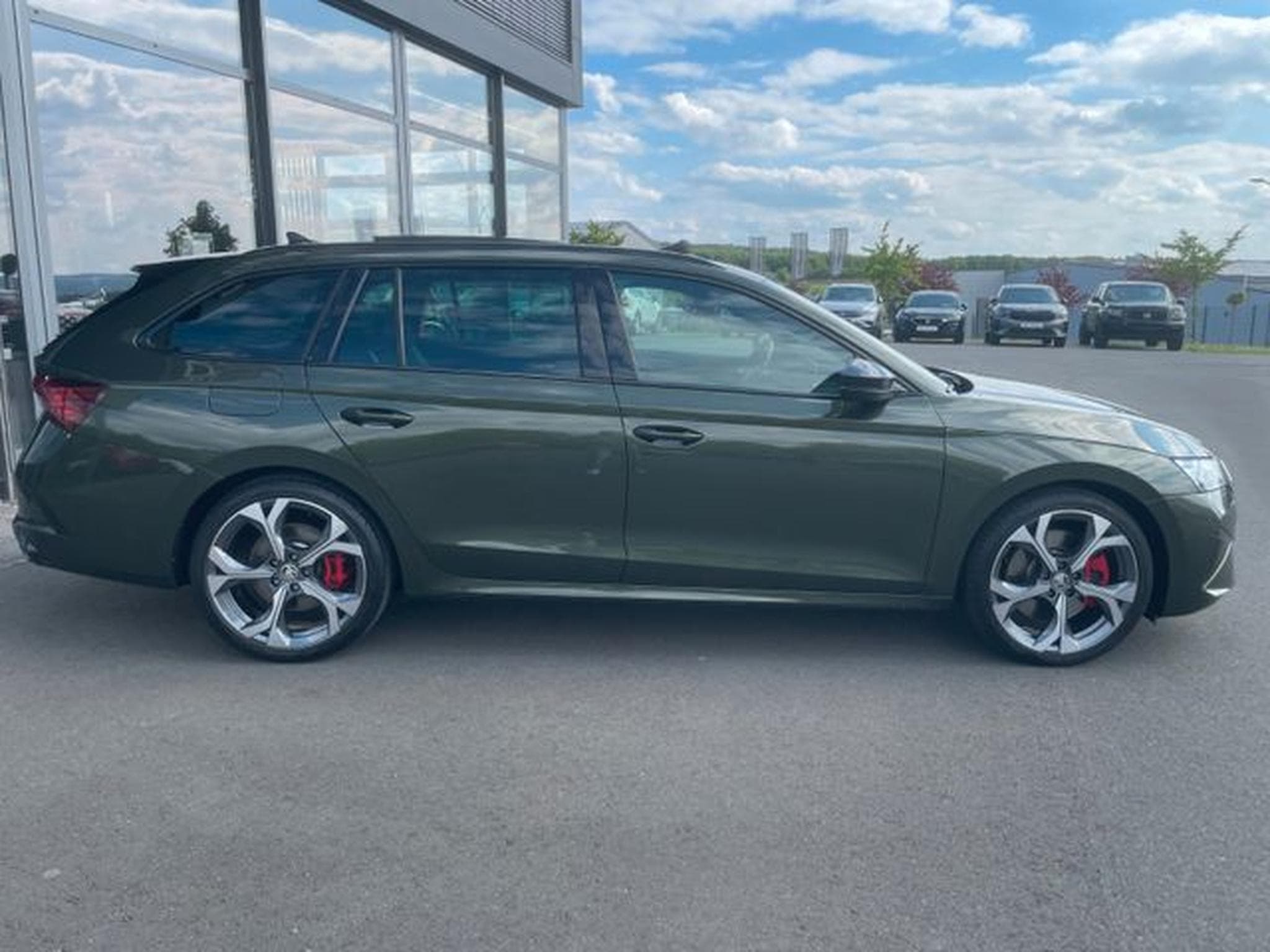 Skoda Octavia Octavia Kombi 2.0TSI RS Pano AHK 19" Facelift (2025) - Photo 5