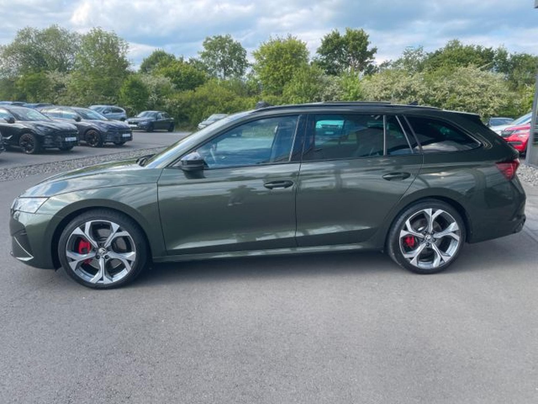 Skoda Octavia Octavia Kombi 2.0TSI RS Pano AHK 19" Facelift (2025) - Photo 9