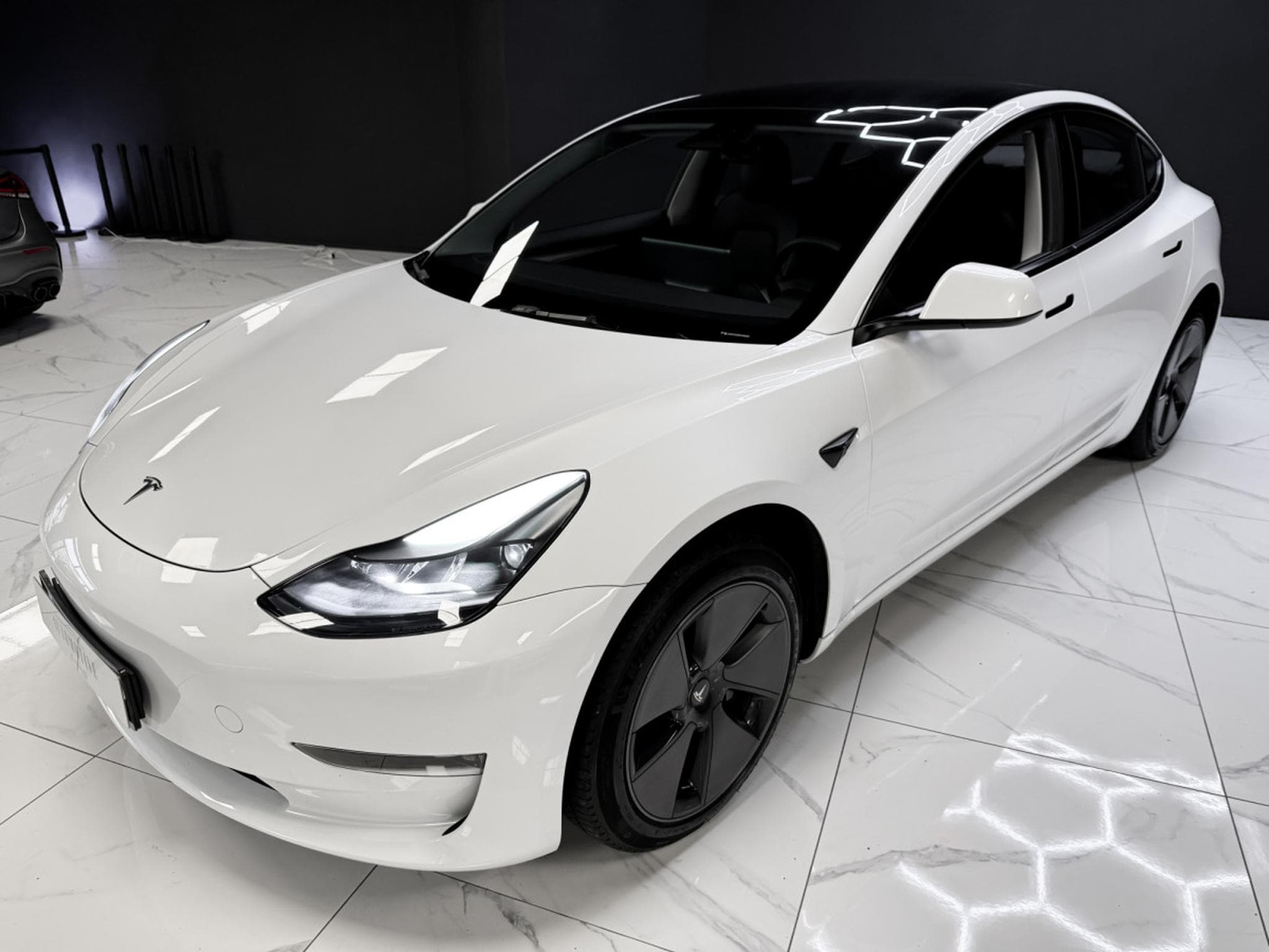 Tesla Model 3 Long Range RWD (2023) - Photo 10
