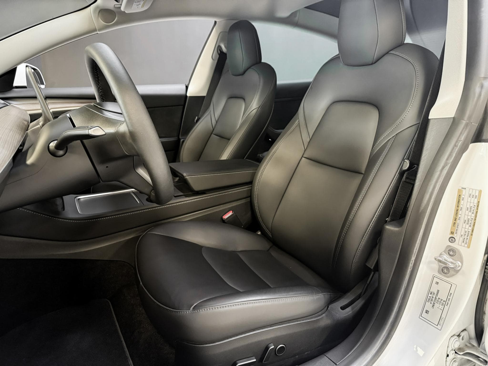 Tesla Model 3 Long Range RWD (2023) - Photo 11
